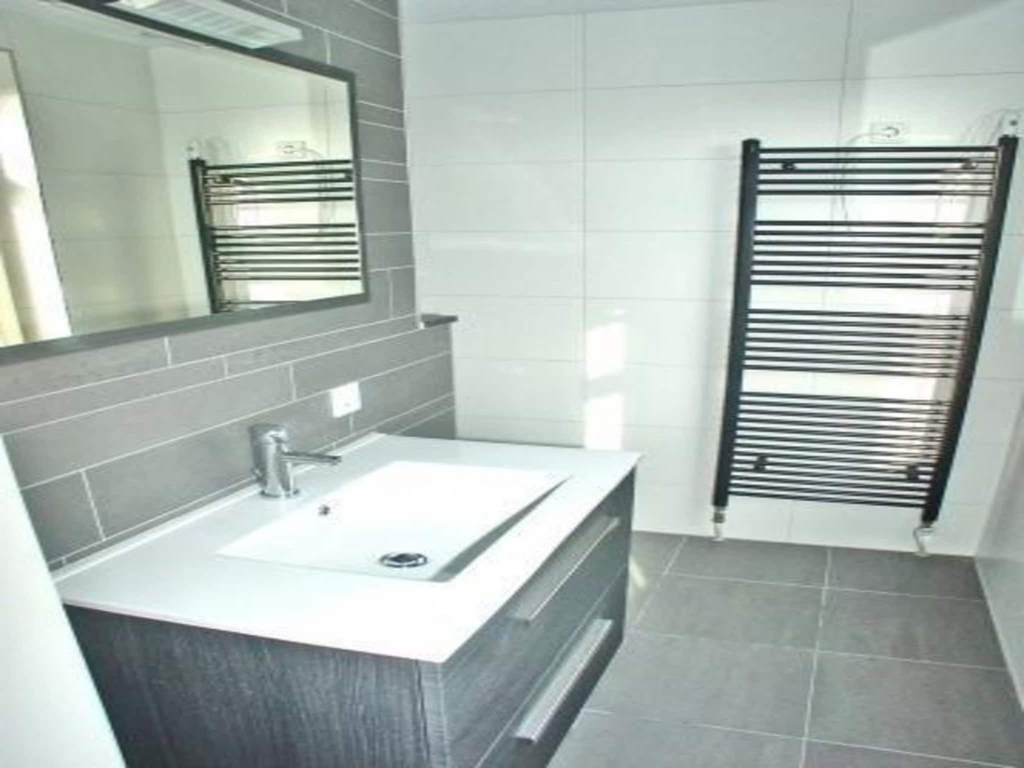 De badkamer van Landgoed de Lente 32 Sneeuwklokje Breskens in Breskens