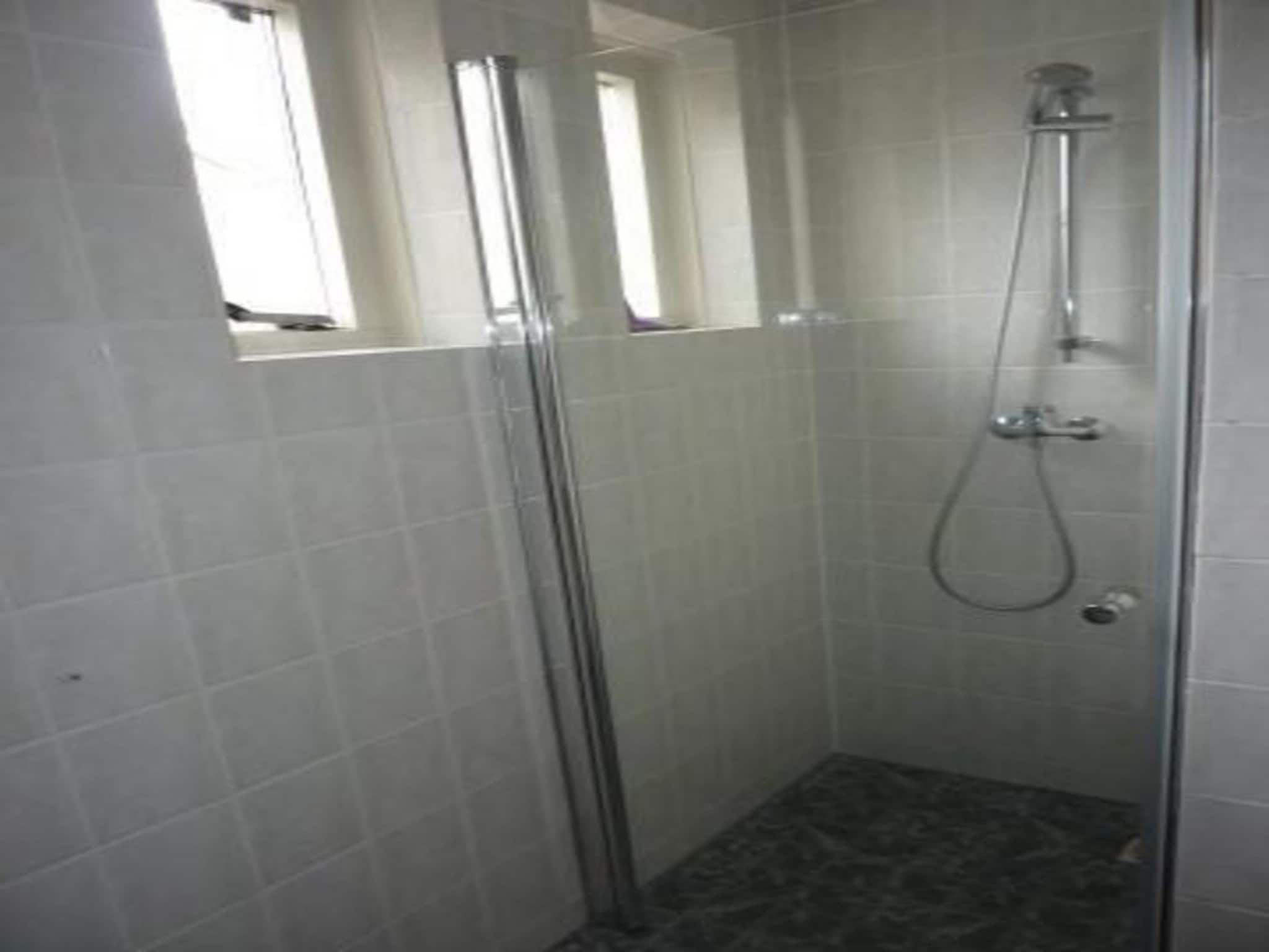 De badkamer van Scheldeveste 119 Schelde Breskens in Breskens