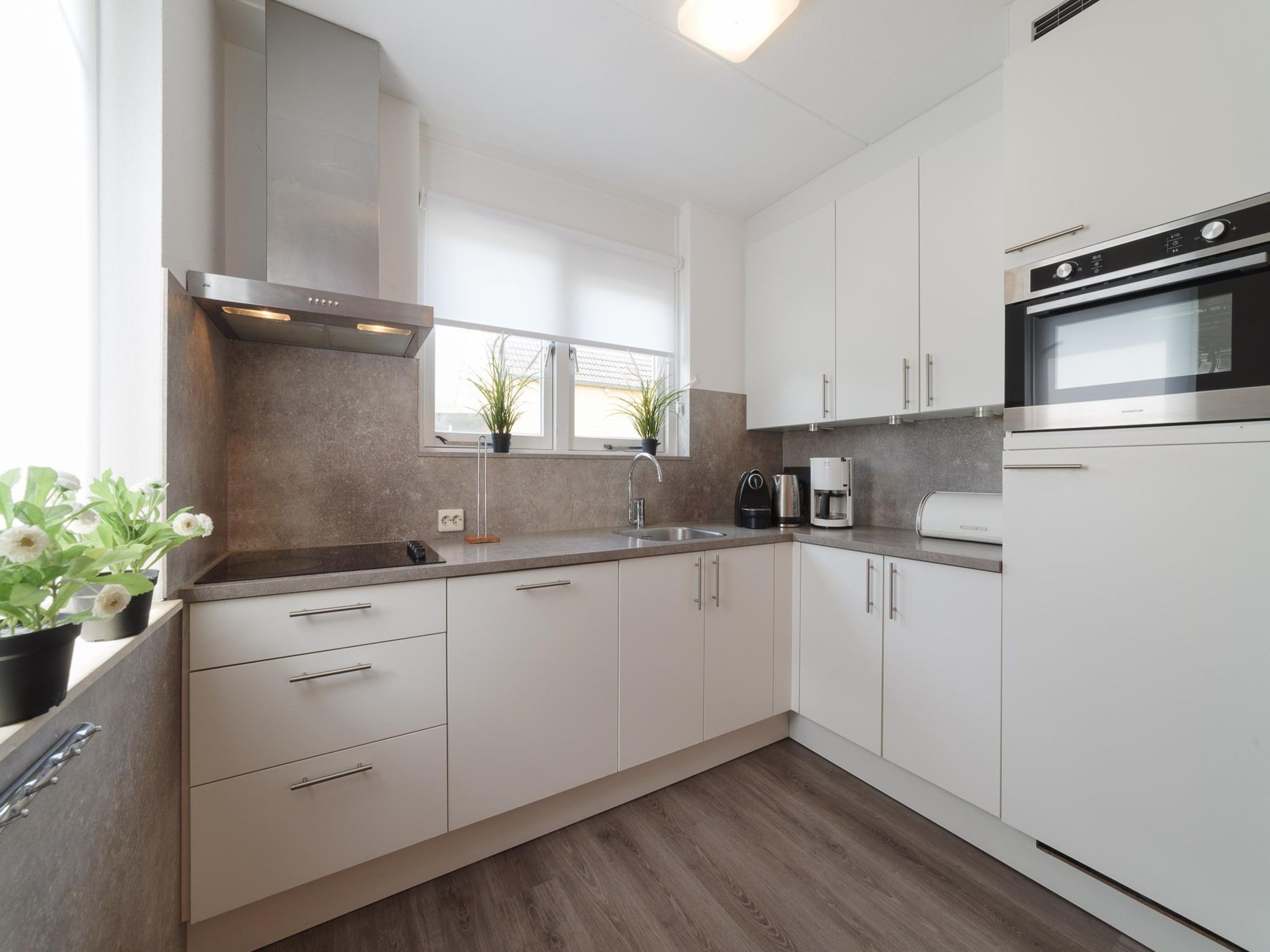 De keuken van Villapark De Oesterbaai 17 in Wemeldinge