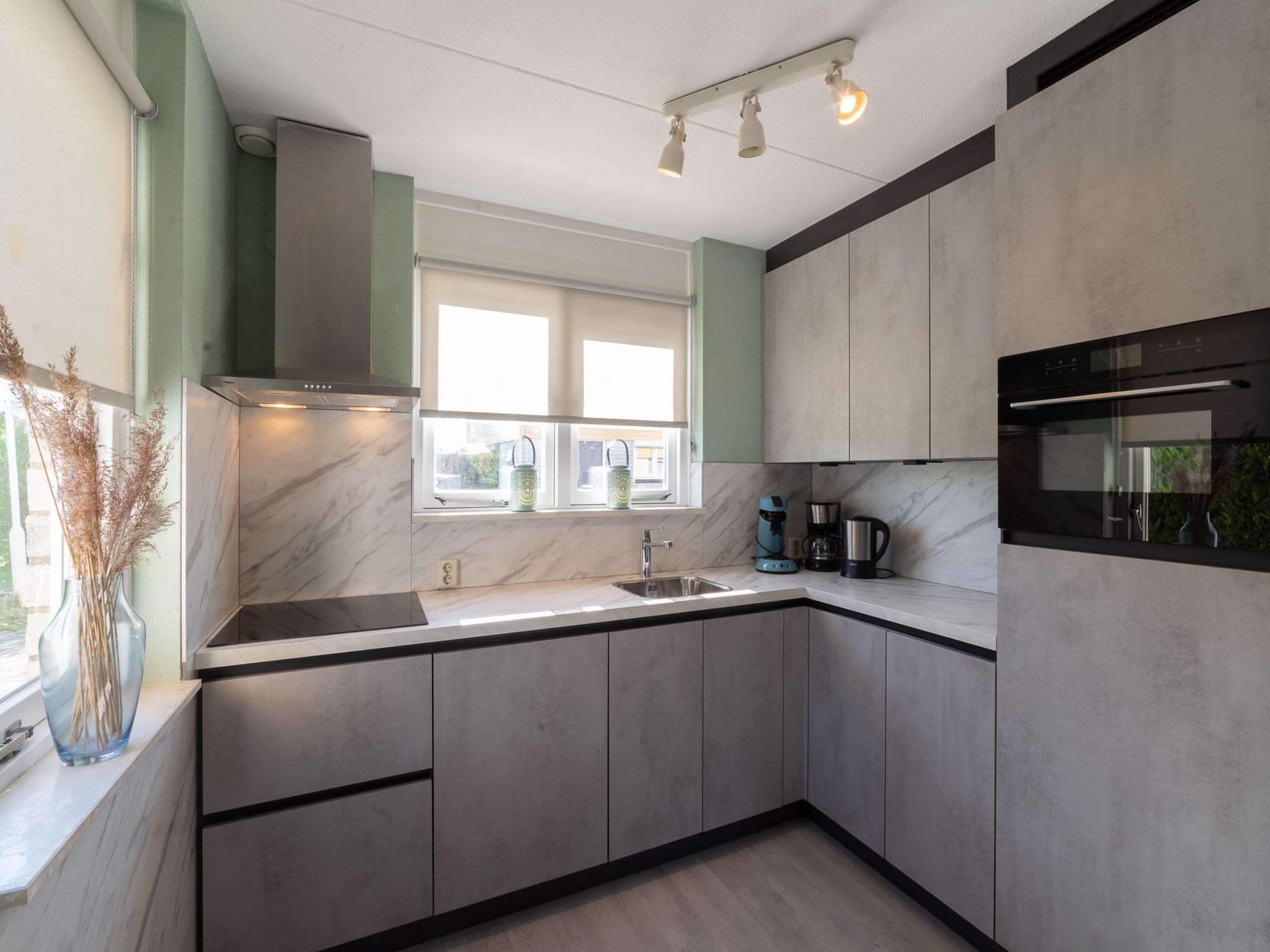 De keuken van Villapark De Oesterbaai 31 in Wemeldinge