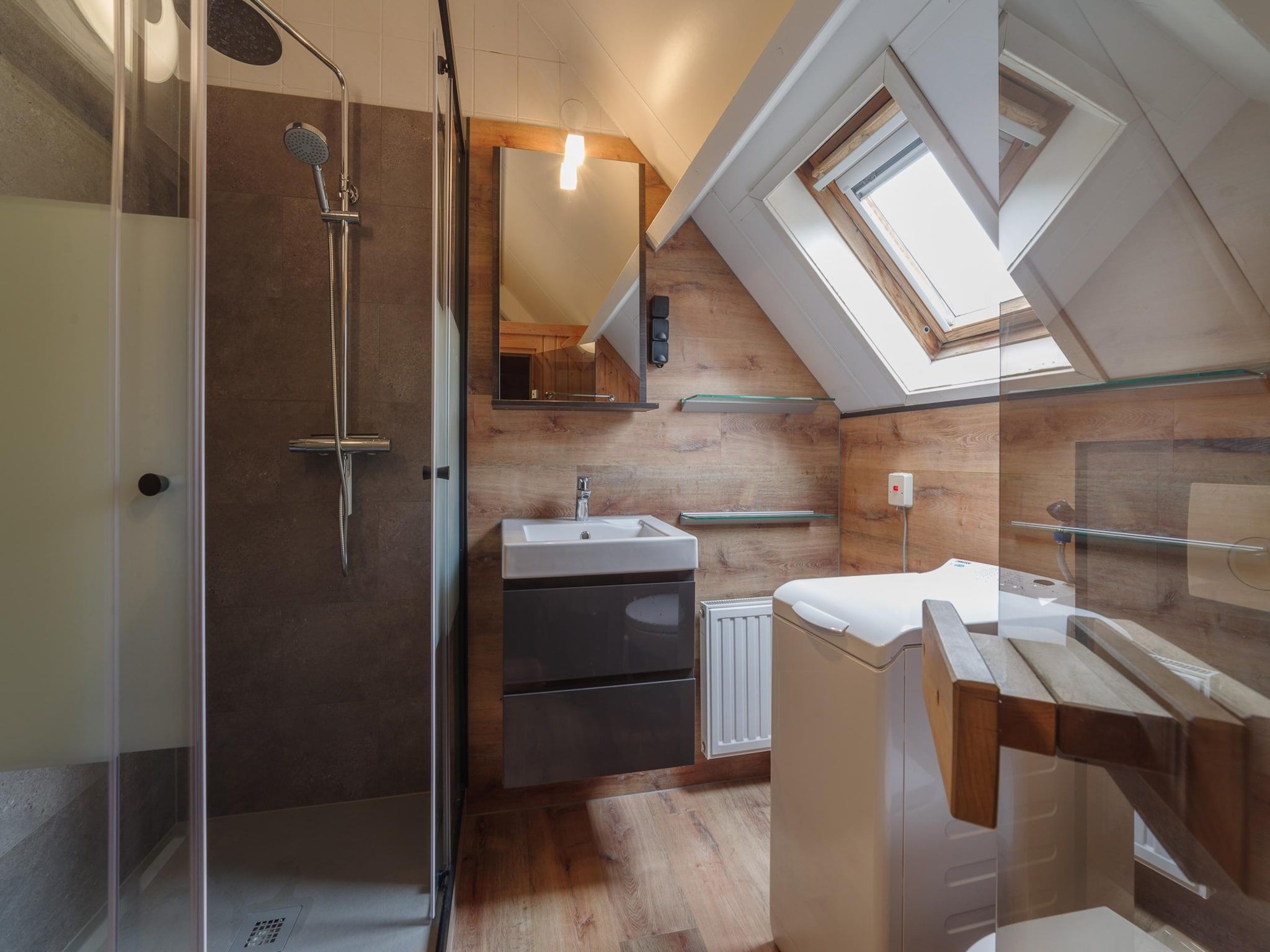 De badkamer van Villapark De Oesterbaai 49 in Wemeldinge