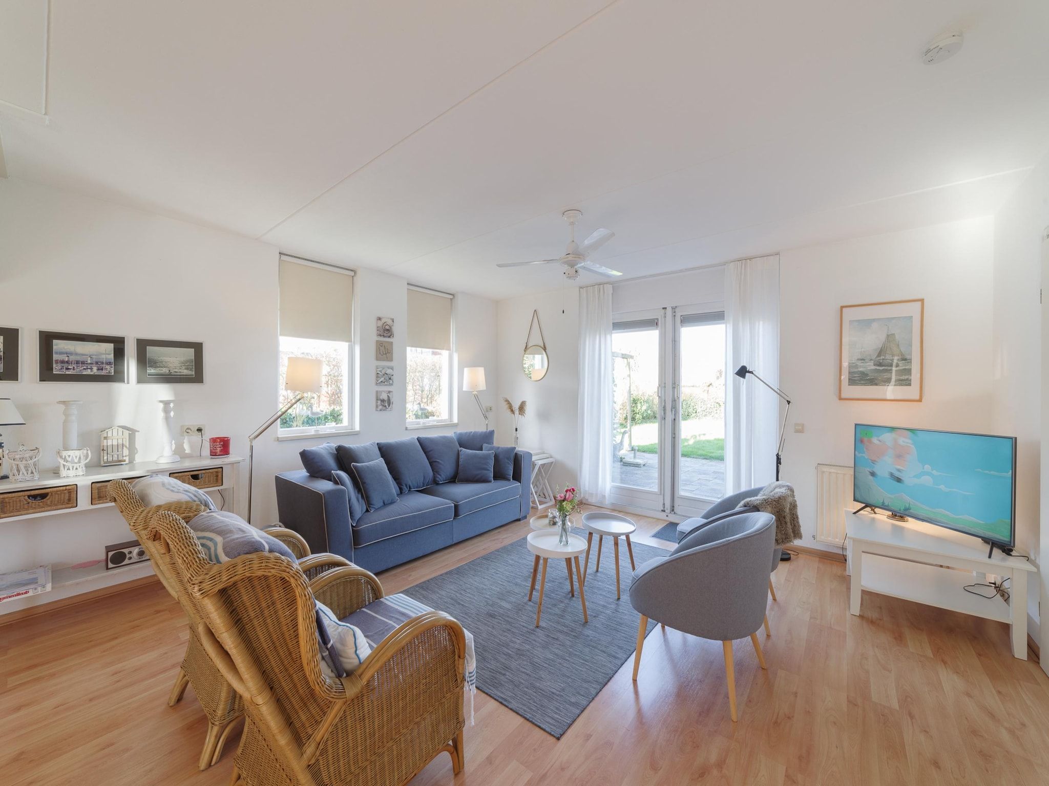 De woonkamer van Villapark De Oesterbaai 96 in Wemeldinge