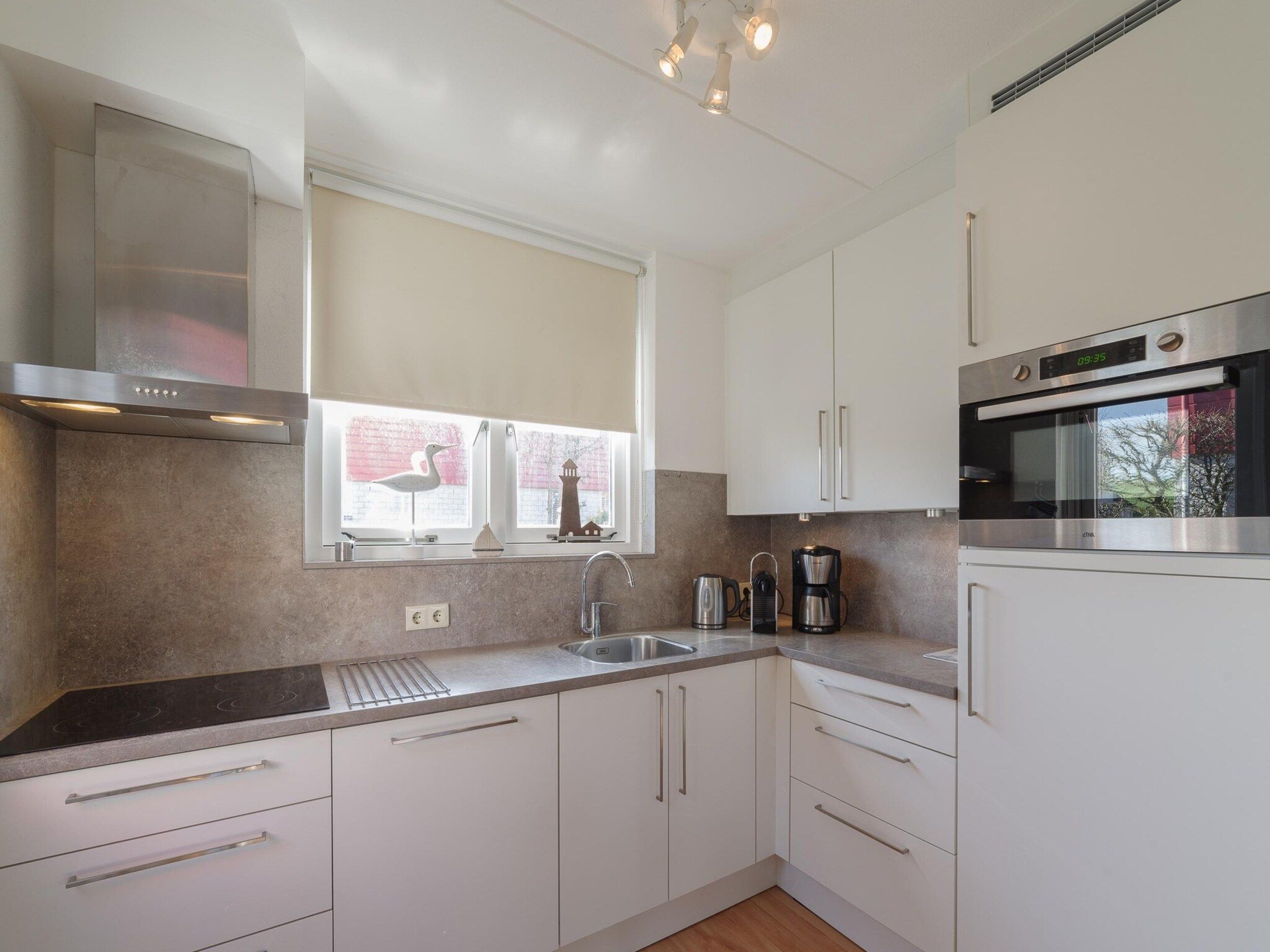 De keuken van Villapark De Oesterbaai 96 in Wemeldinge