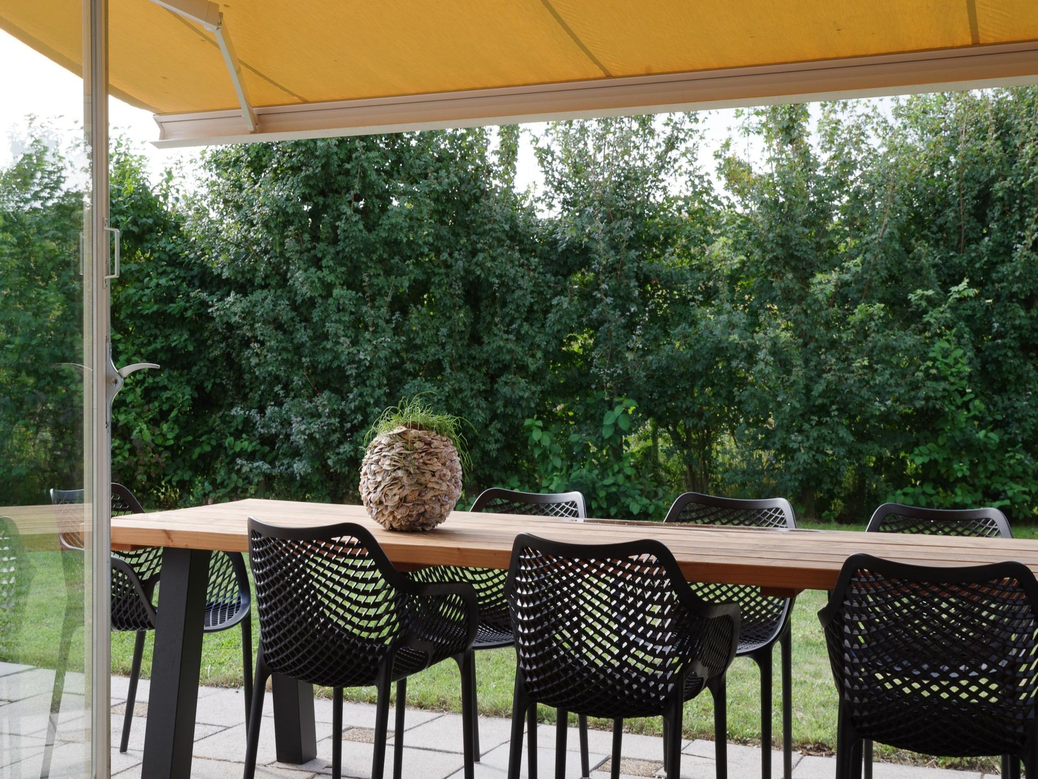 Het terras van Villapark De Oesterbaai 126 in Wemeldinge