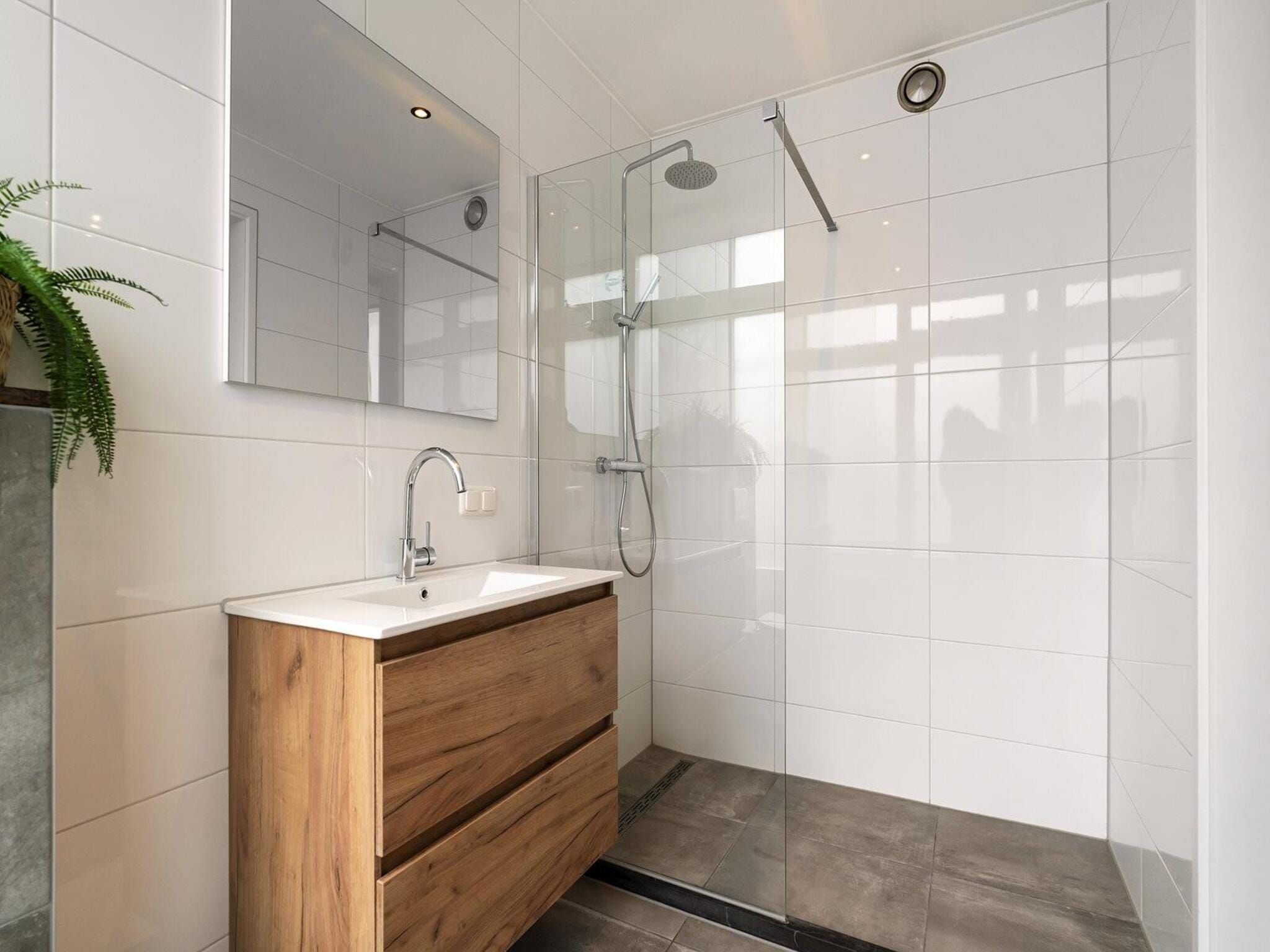 De badkamer van Lazy Daisy in Groote Keeten