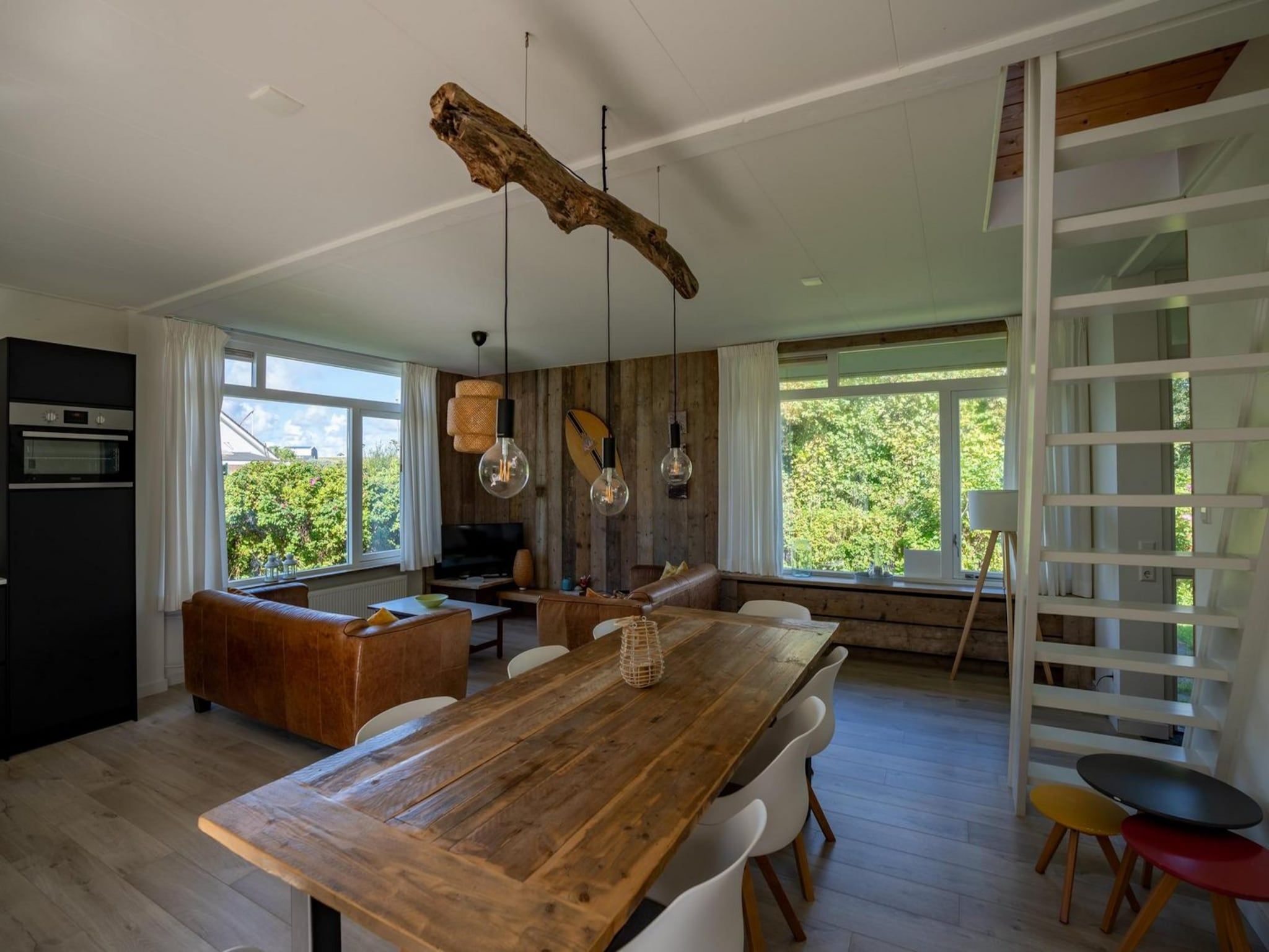 De eetkamer van Korfwaterweg 41 in Petten