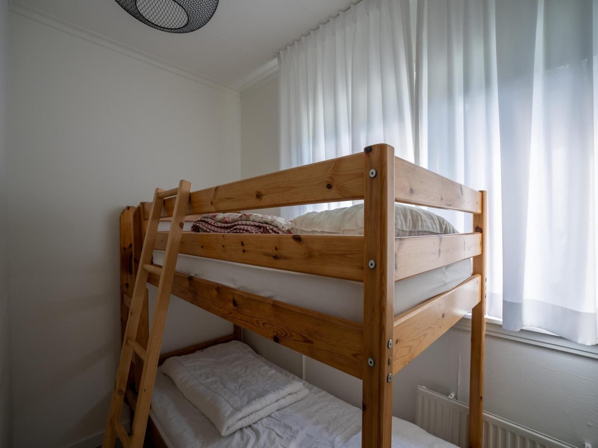 Een slaapkamer van Korfwaterweg 41 in Petten