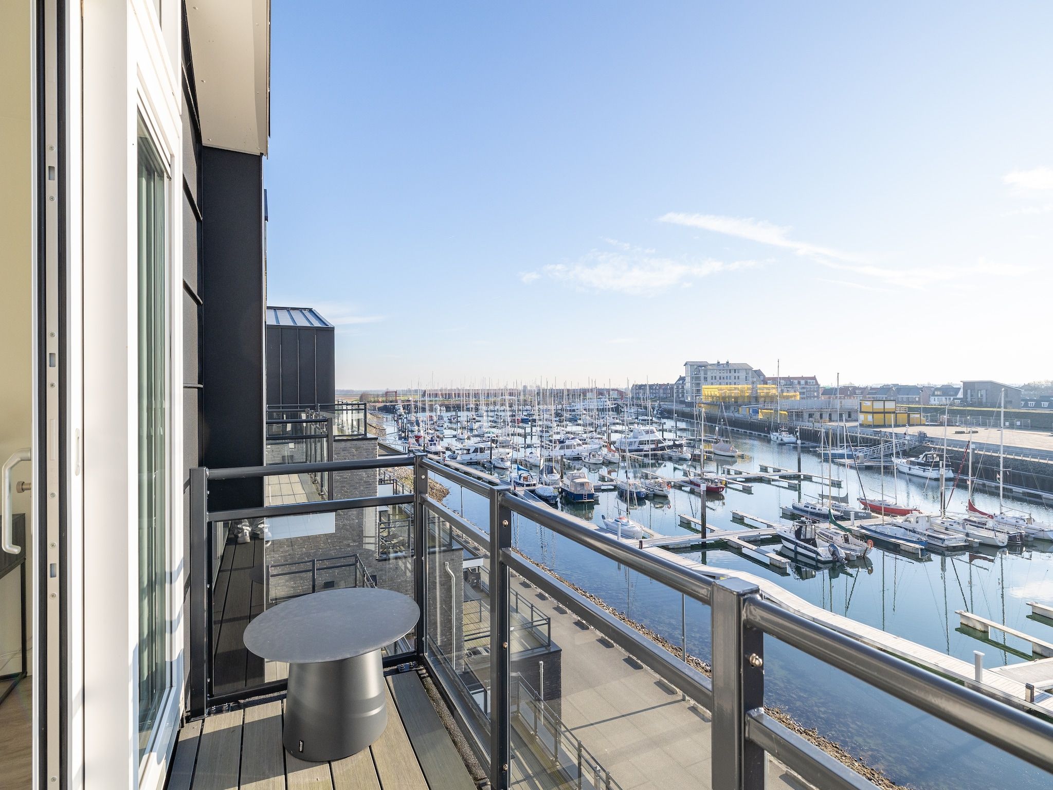 Het uitzicht vanaf Appartement Vista Maris 'Haus am See' - Havenweg 8-30  Sint-Annaland in Sint-Annaland