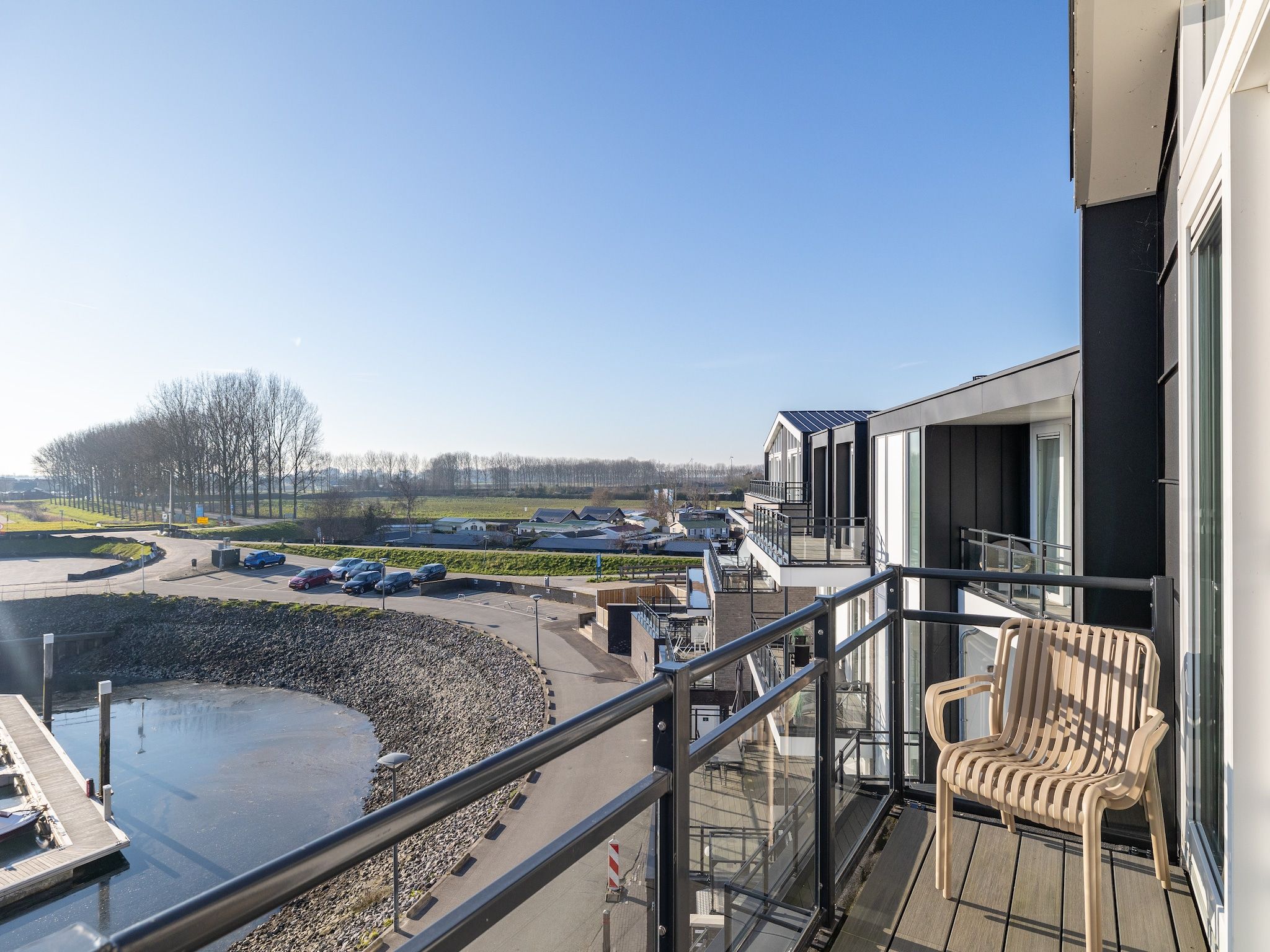 Het uitzicht vanaf Appartement Vista Maris 'Haus am See' - Havenweg 8-30  Sint-Annaland in Sint-Annaland