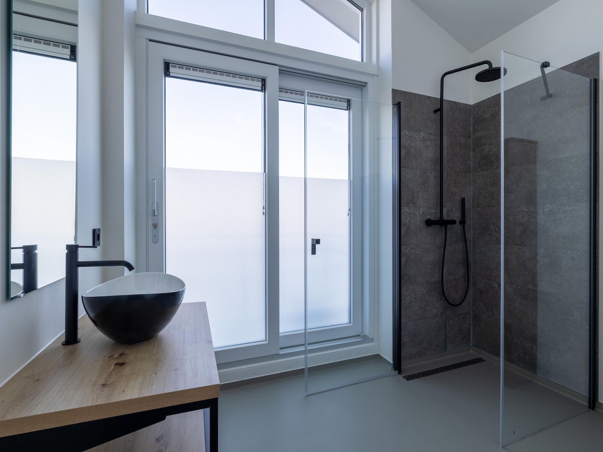 De badkamer van Appartement Vista Maris 'Haus am See' - Havenweg 8-30  Sint-Annaland in Sint-Annaland