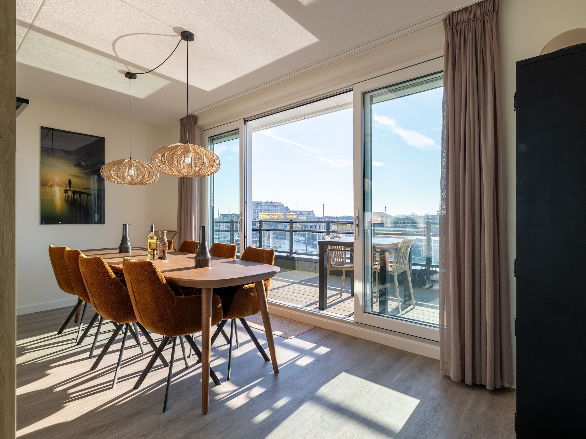 De eetkamer van Appartement Vista Maris 'Haus am See' - Havenweg 8-30  Sint-Annaland in Sint-Annaland