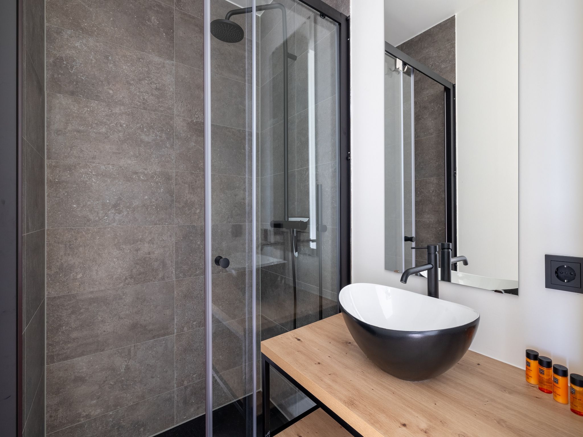 De badkamer van Appartement Vista Maris 'Haus am See' - Havenweg 8-30  Sint-Annaland in Sint-Annaland