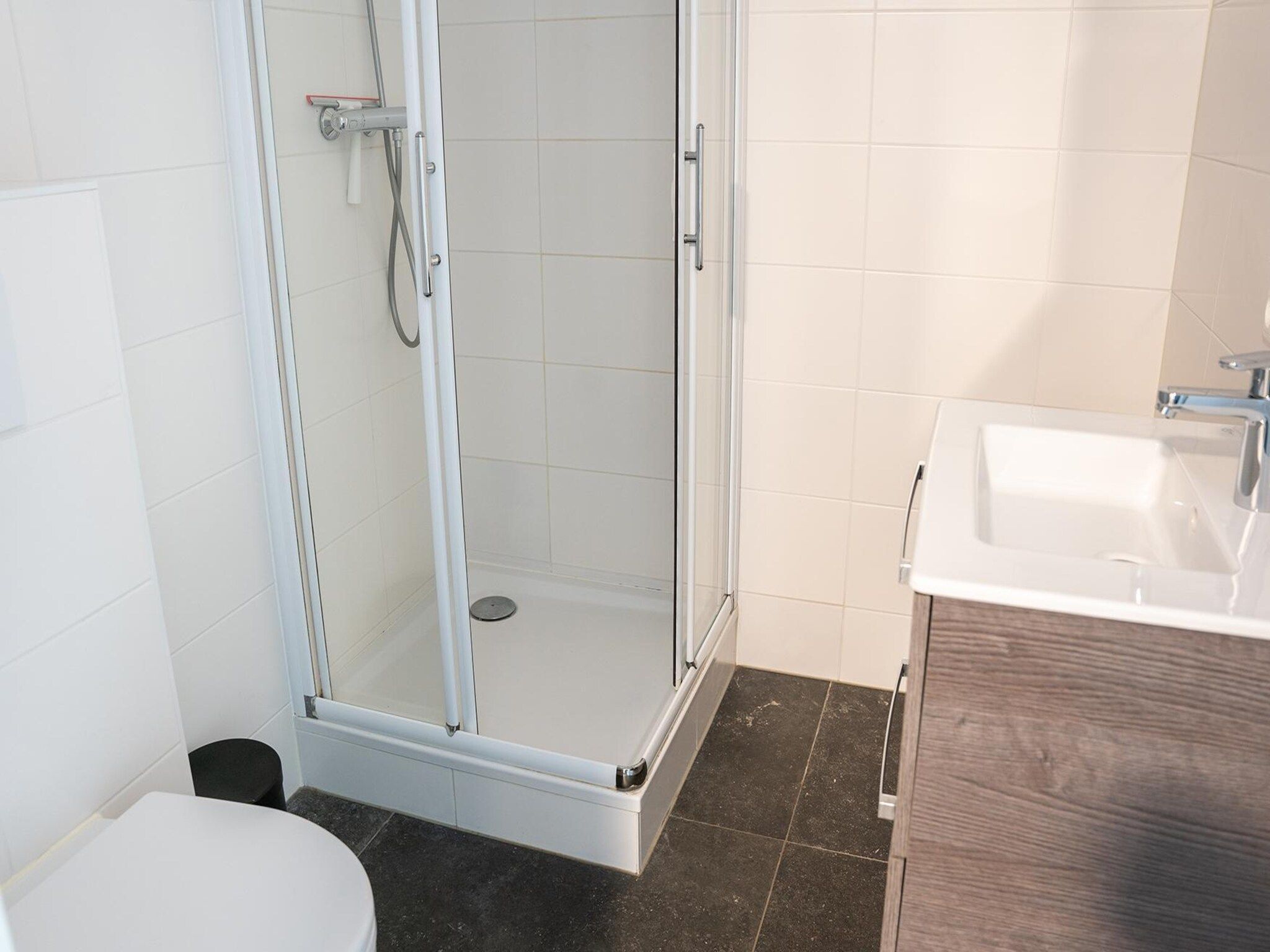 De badkamer van Vlindervallei Boshuis 16p in Ermelo