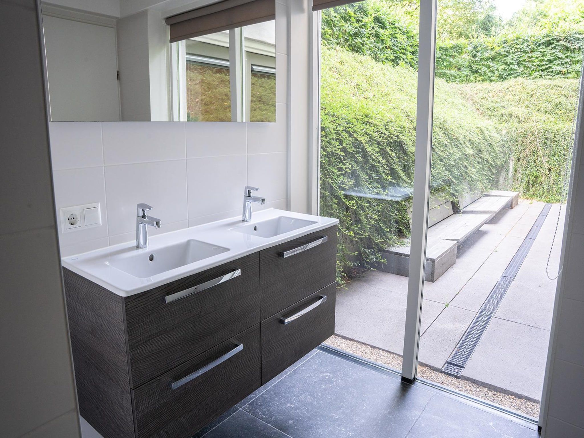 Het terras van Vlindervallei Boshuis 16p in Ermelo