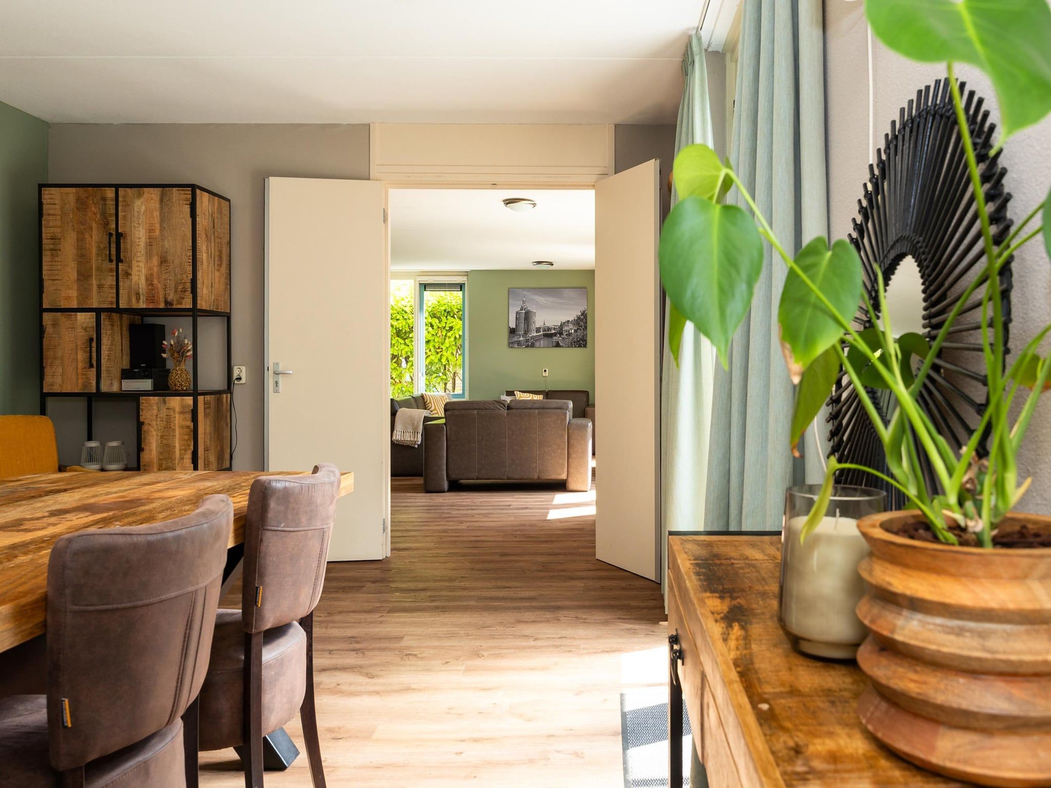 De woonkamer van Alkmaar 12 in Andijk