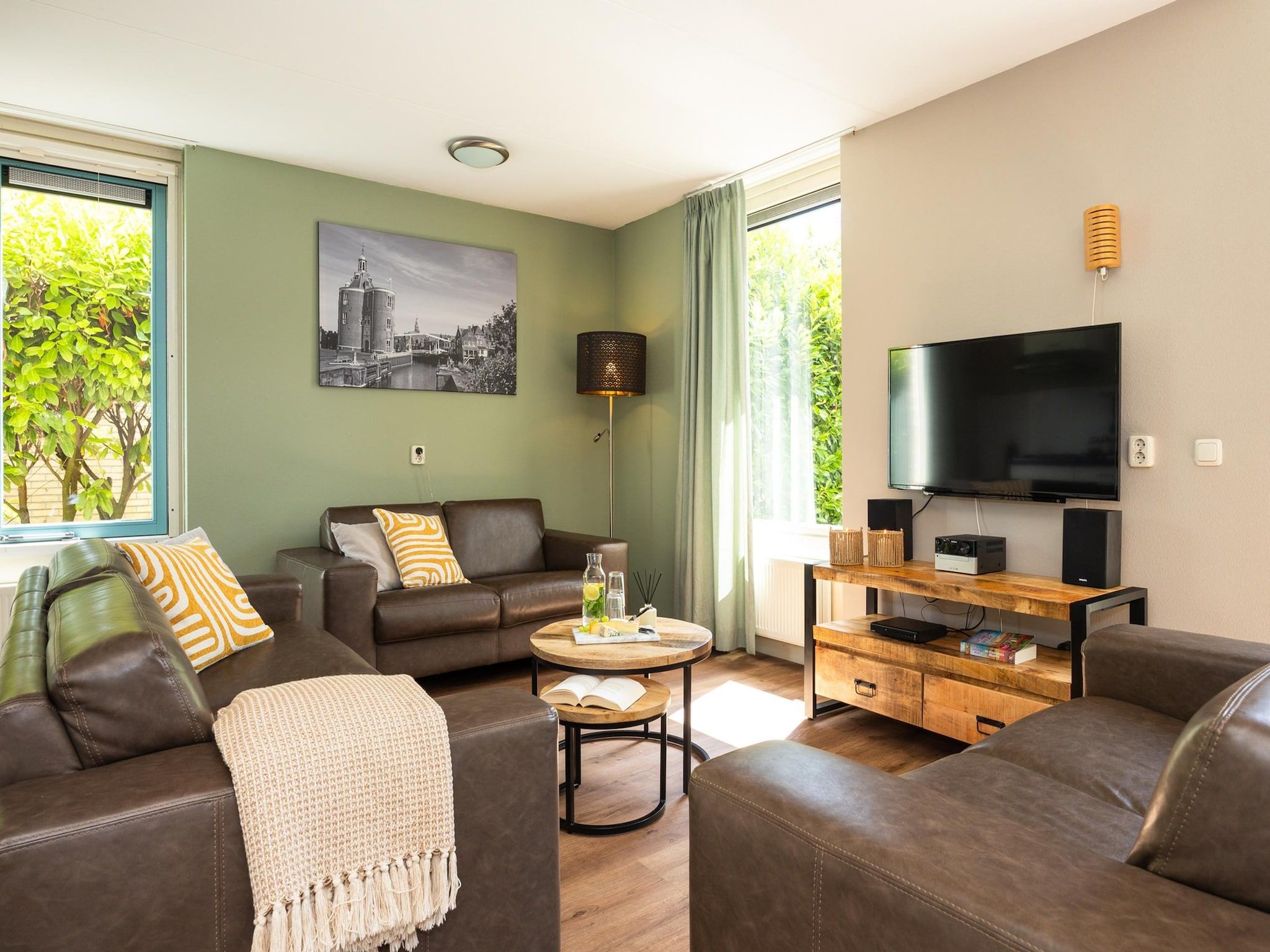 De woonkamer van Alkmaar 12 in Andijk