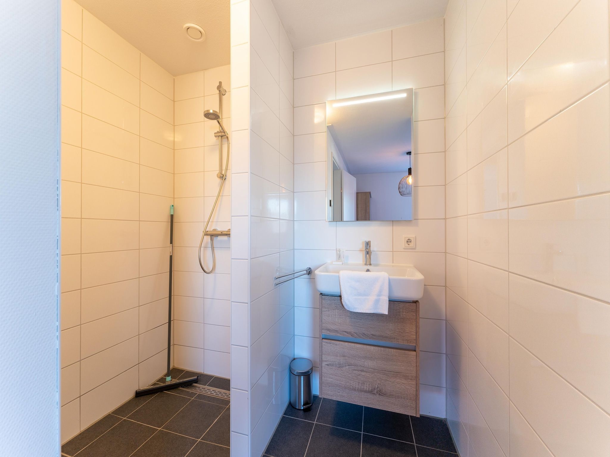 De badkamer van Wulpdal 63 in Scherpenisse