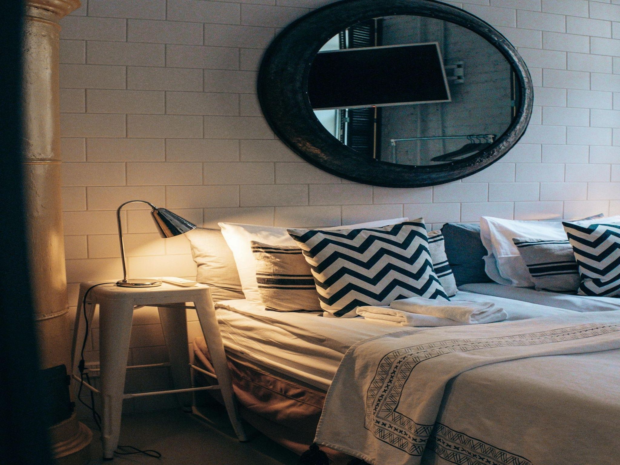 Een slaapkamer van Groepsaccommodatie voor 20 personen + 5 Tiny Greenhouses voor 2 tot 4 personen in Scherpenzeel (FR)