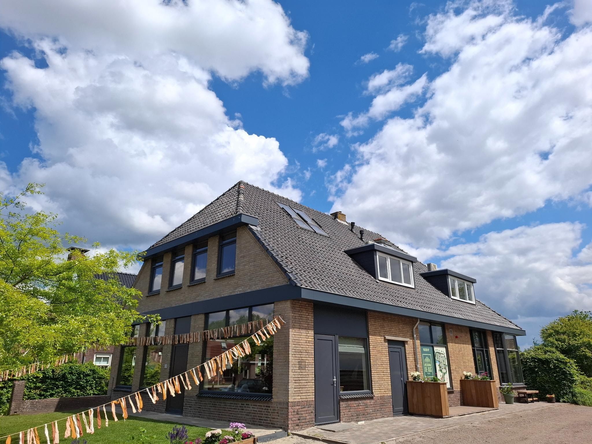 Groepsaccommodatie met 10 luxe tweepersoons kamers in Scherpenzeel (FR) - Foto 1 van 40
