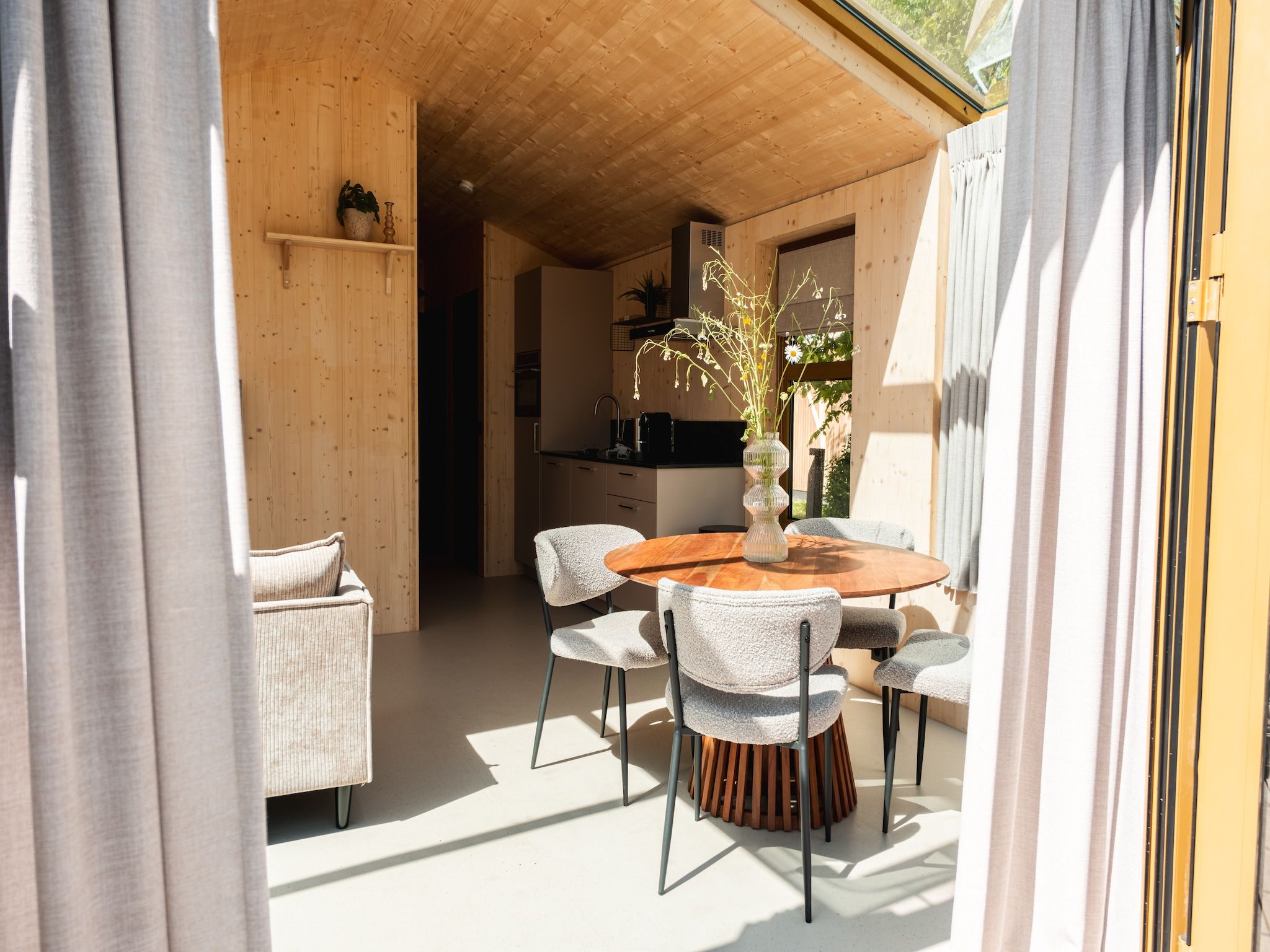 De keuken van Groepsruimte i.c.m. 4 large greenhouses in Scherpenzeel (FR)