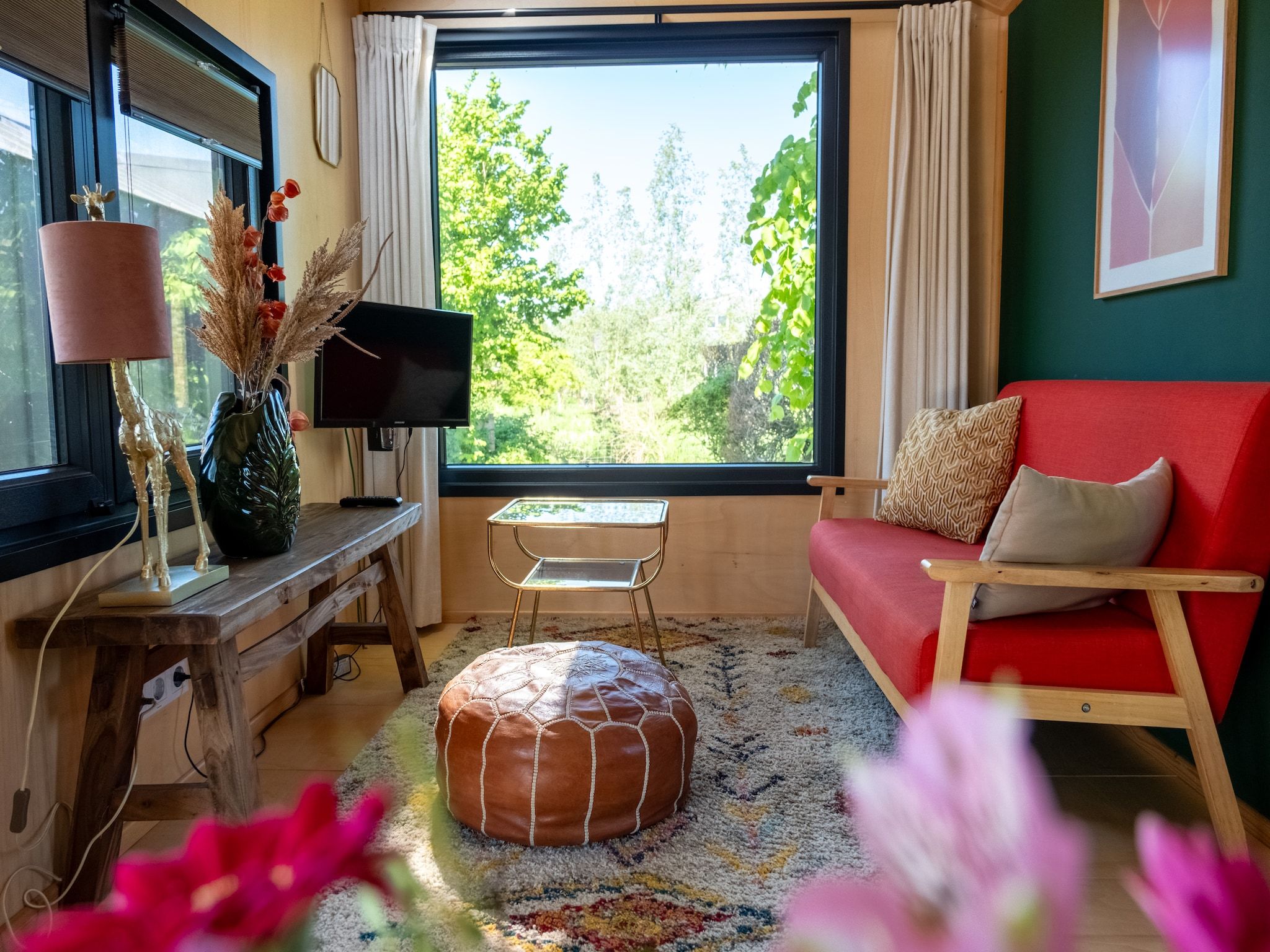 De woonkamer van Groepsruimte i.c.m. 4 tiny greenhouses in Scherpenzeel (FR)