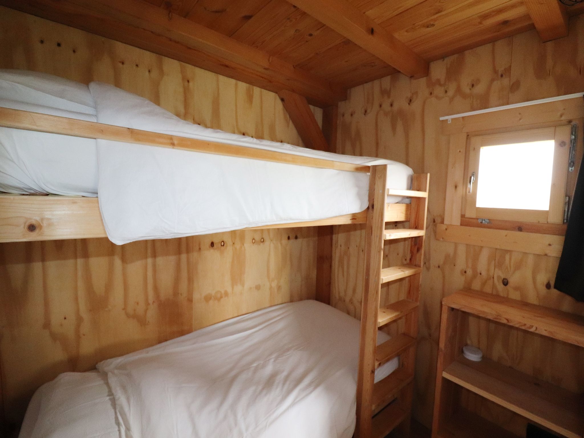 Een slaapkamer van Grutto en Turleluur in Tjerkgaast