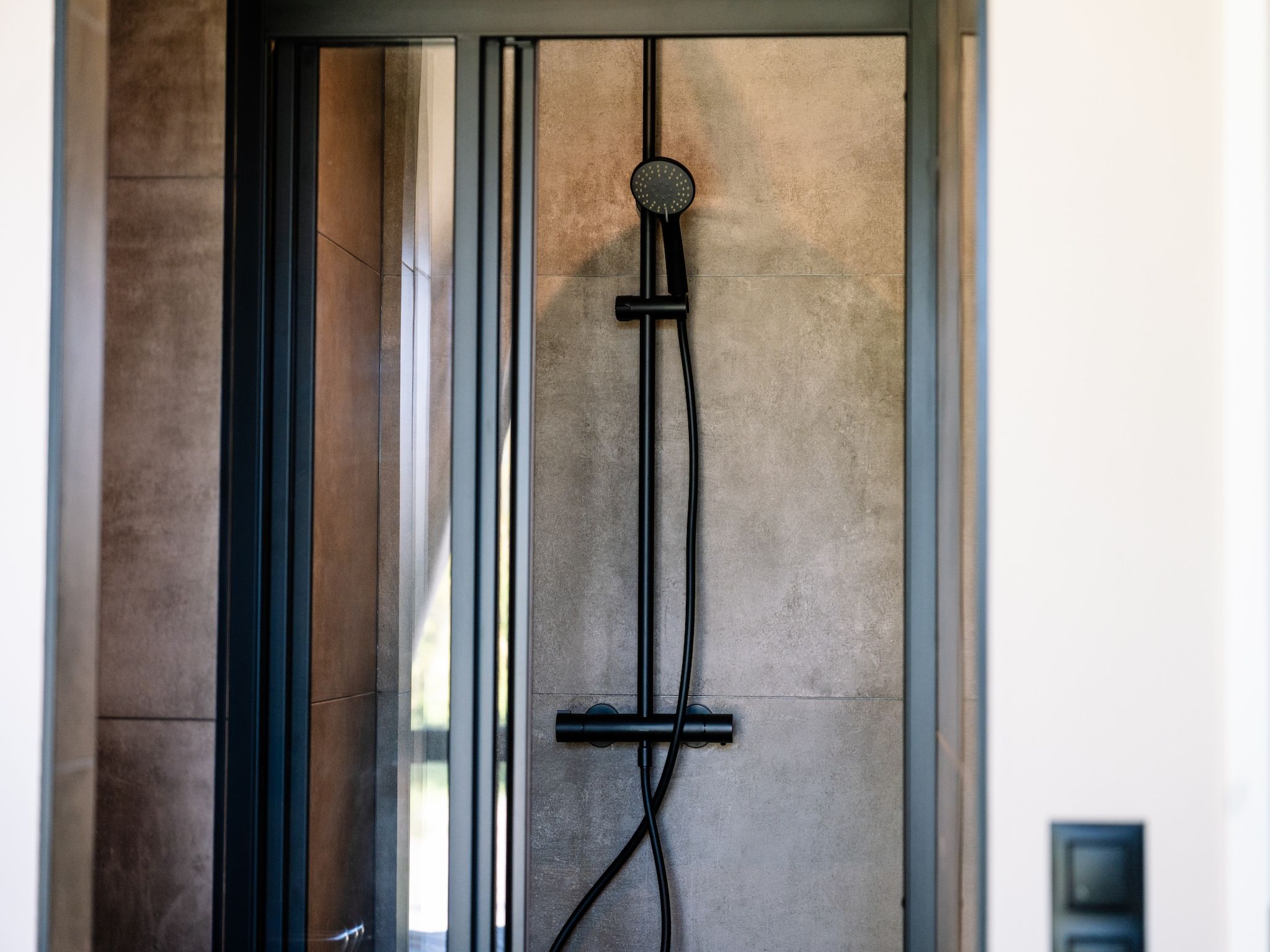 De badkamer van Villa Watergloed | 10 personen in Waarland