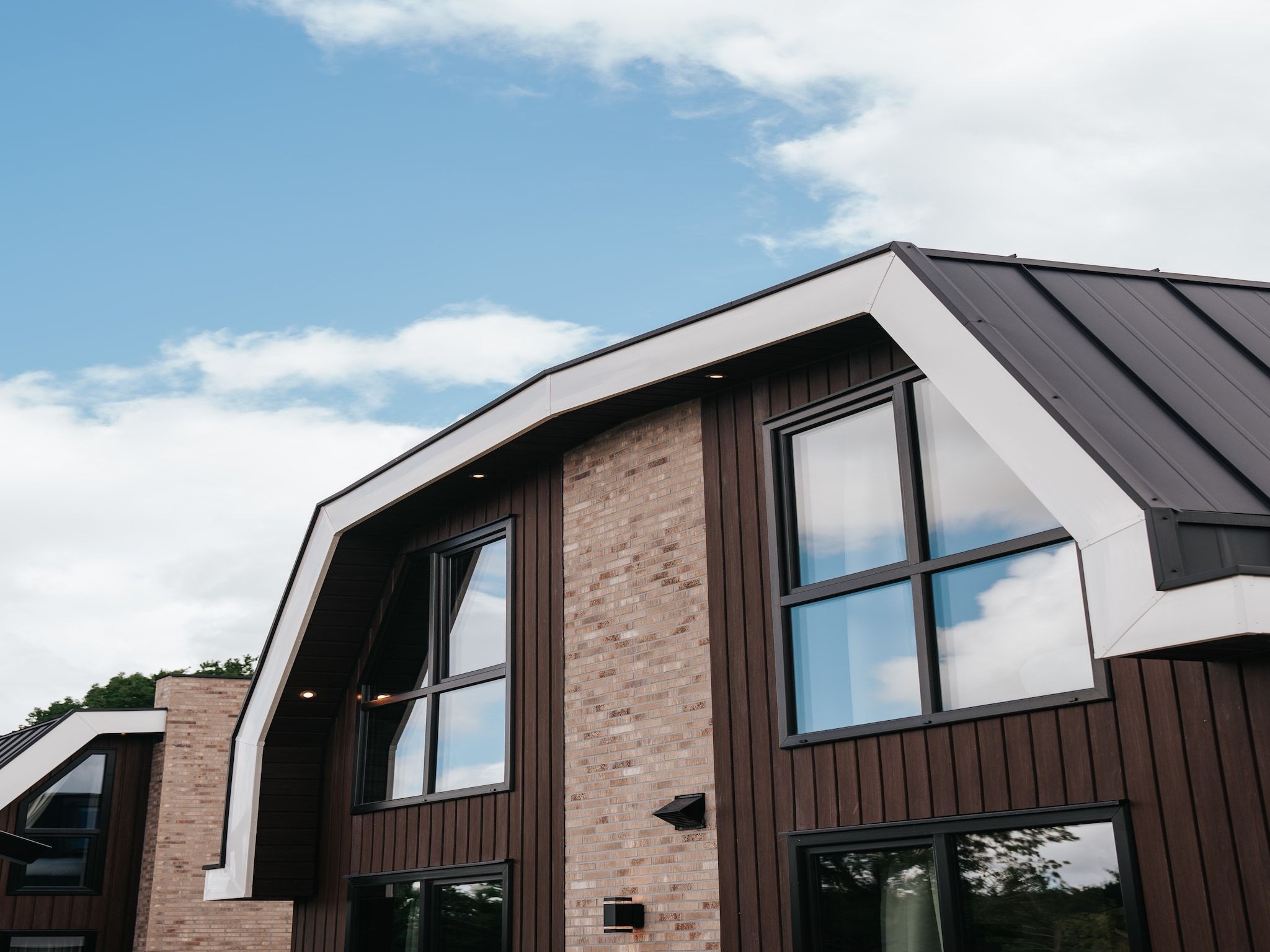 De buitenkant van Villa Watergloed | 16 personen in Waarland