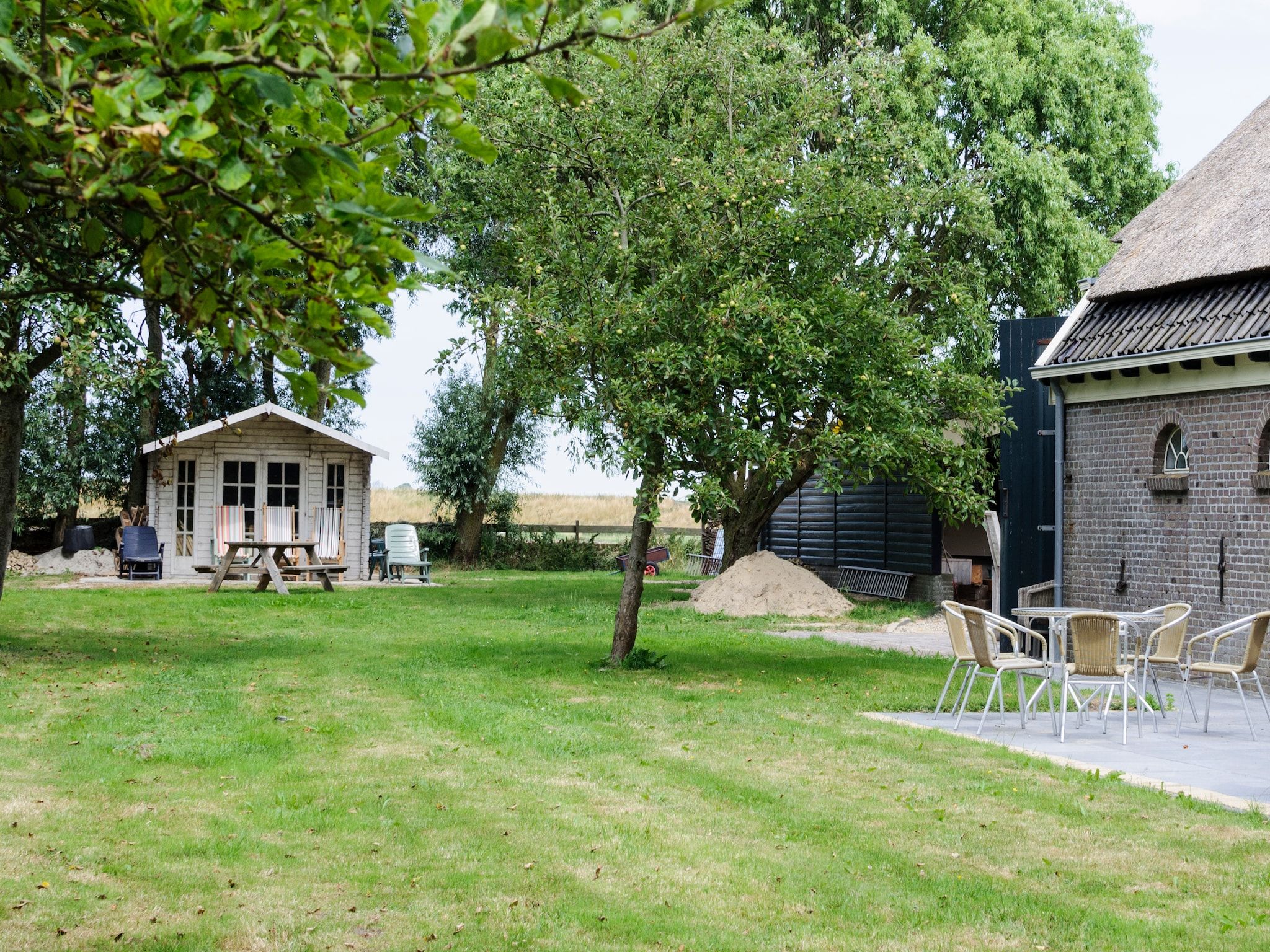 Het terras van Groepsaccomodatie - Balkenhoeve in Schagen