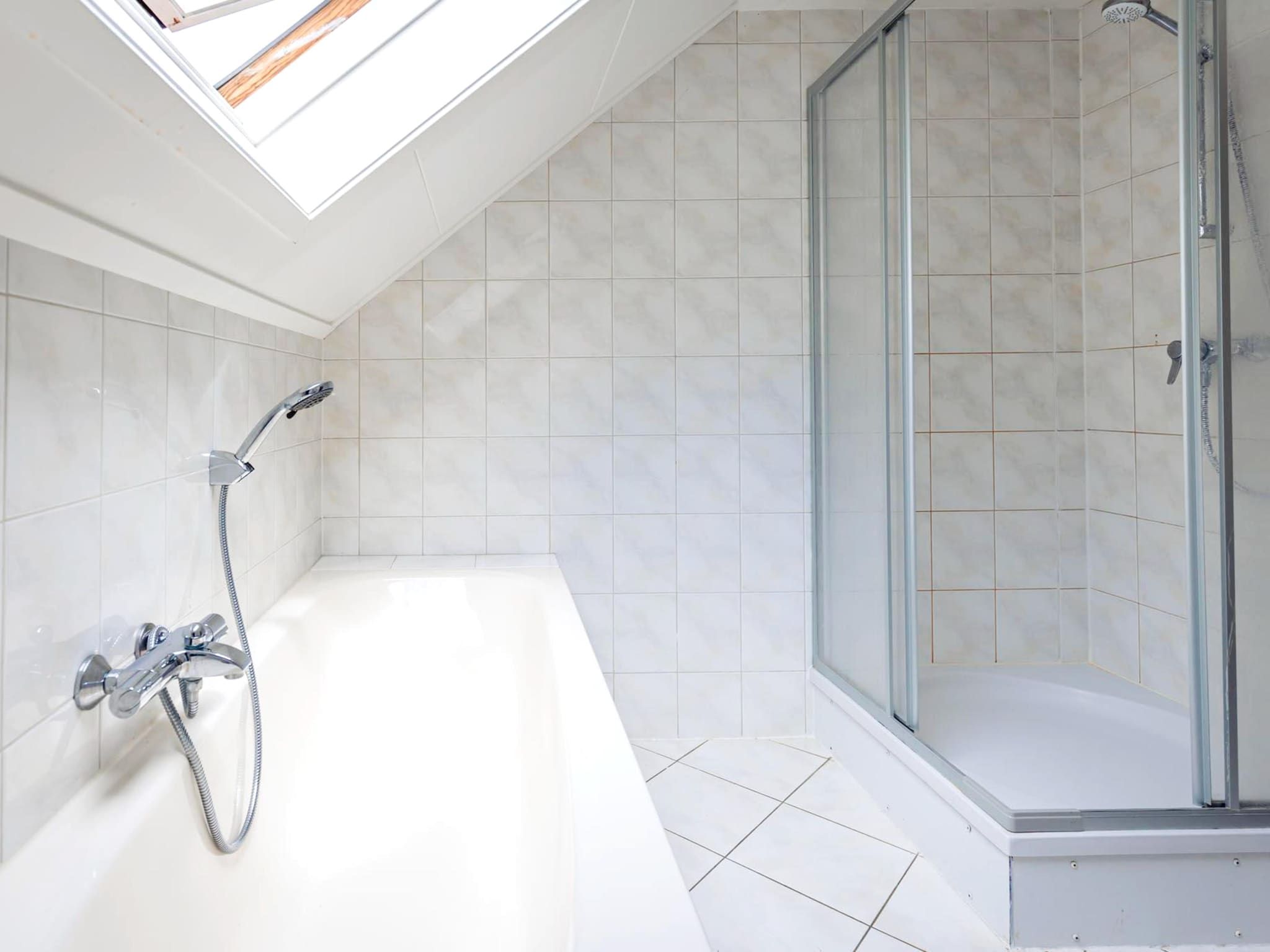 De badkamer van 8 - Persons Family bungalow in Ewijk