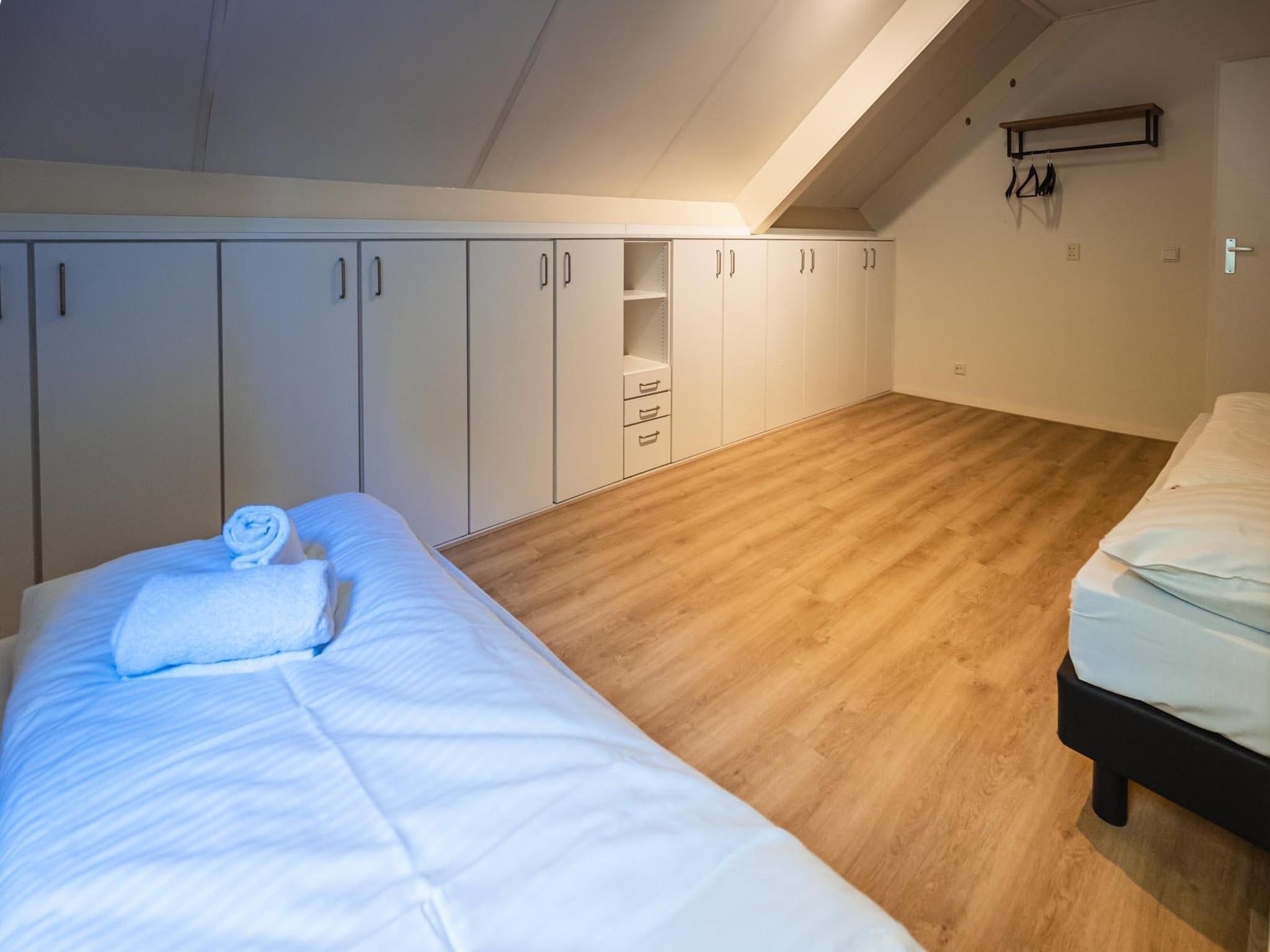 Een slaapkamer van 12 - Persons Family Bungalow in Ewijk