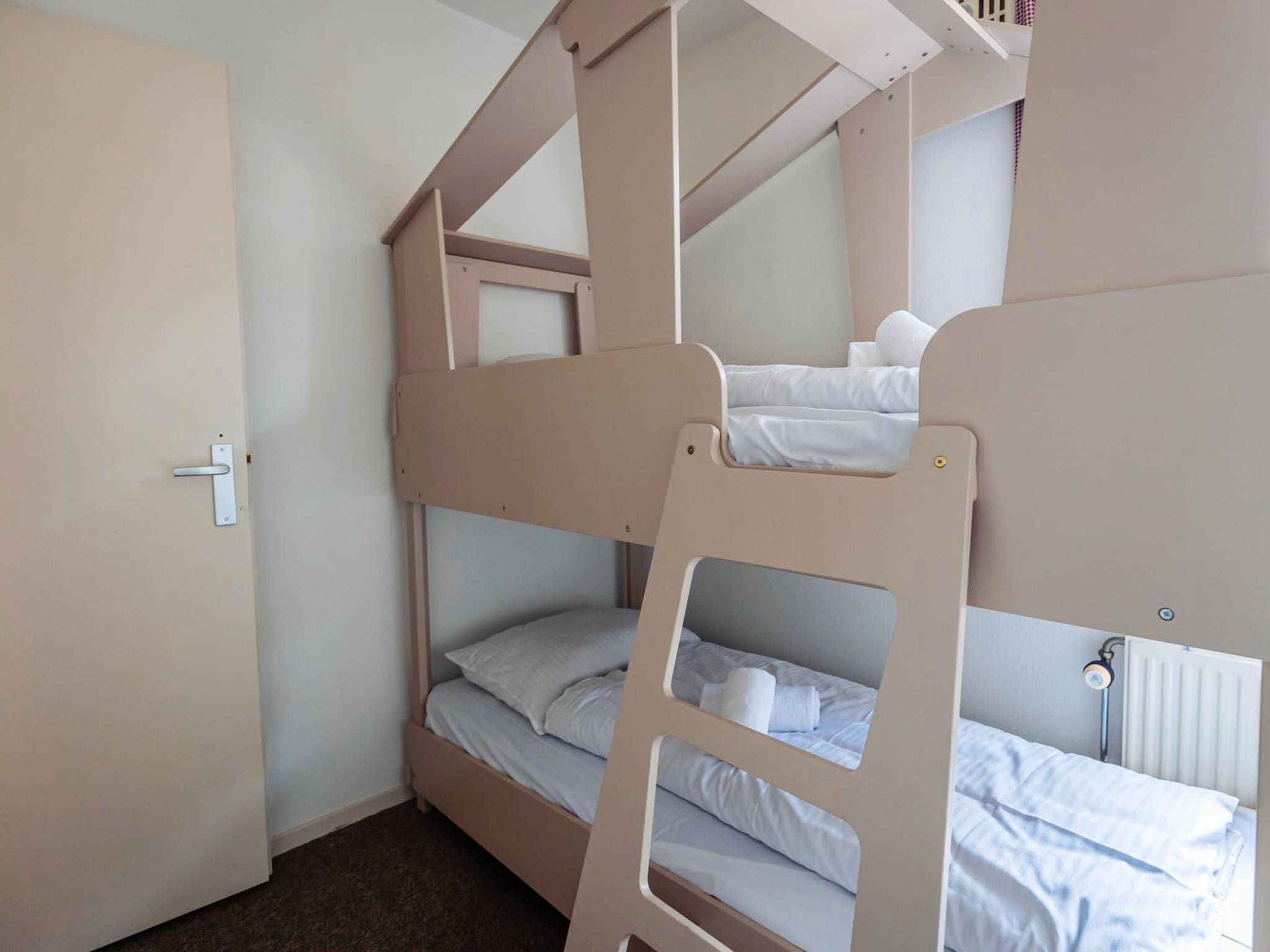 Een slaapkamer van 16 - Persons Family bungalow in Ewijk