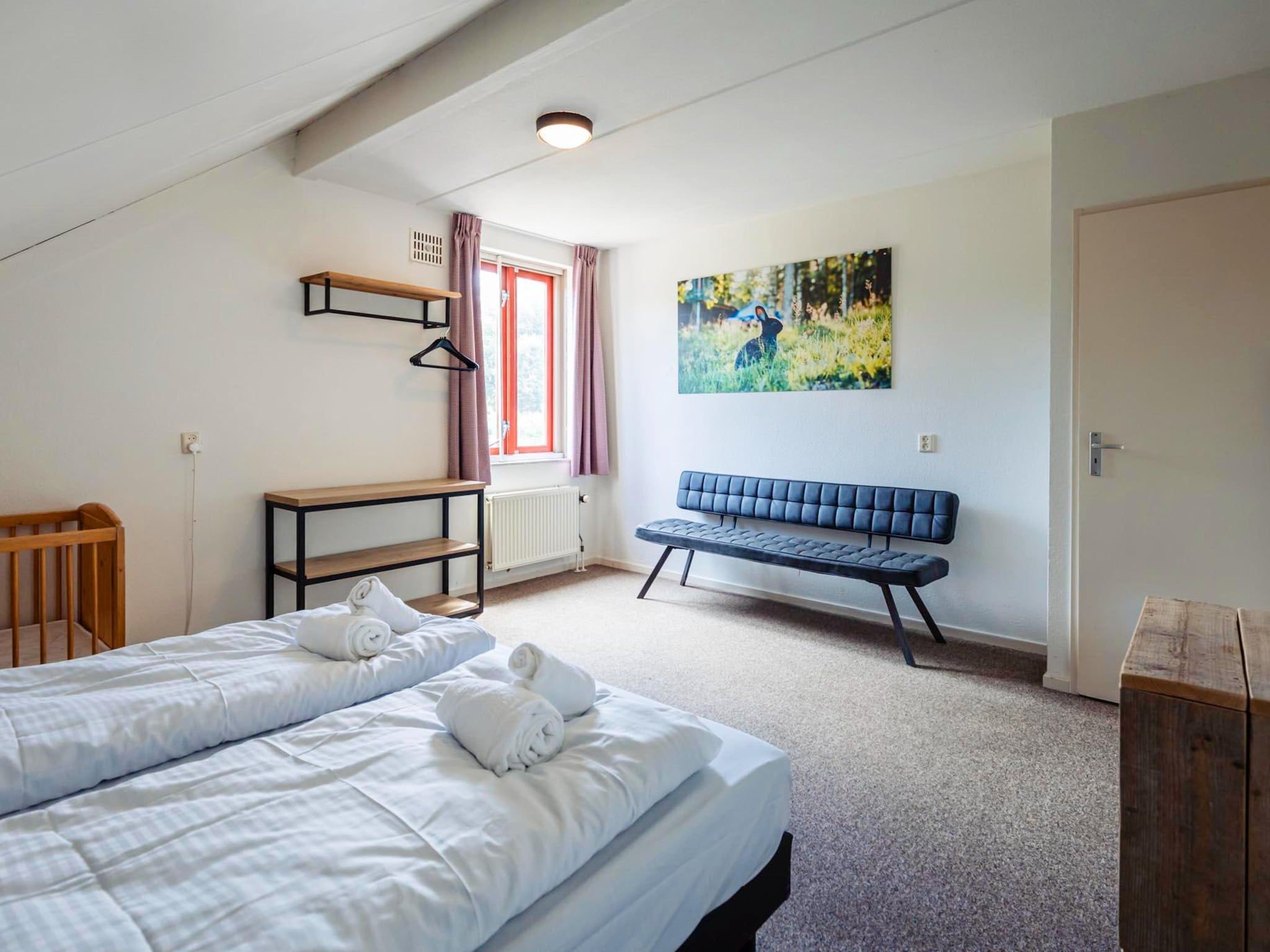 Een slaapkamer van 16 - Persons Family bungalow in Ewijk