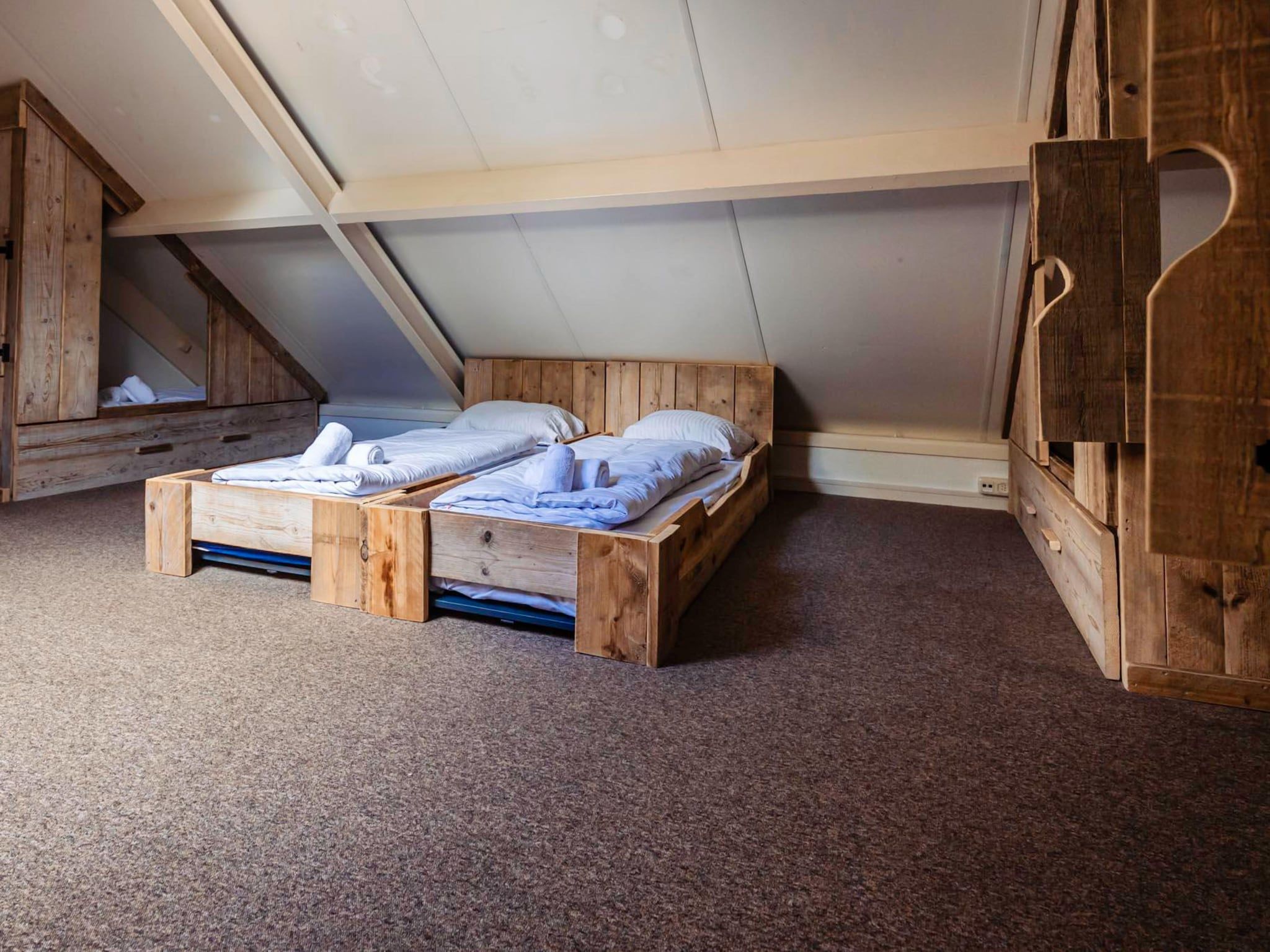 Een slaapkamer van 16 - Persons Family bungalow in Ewijk