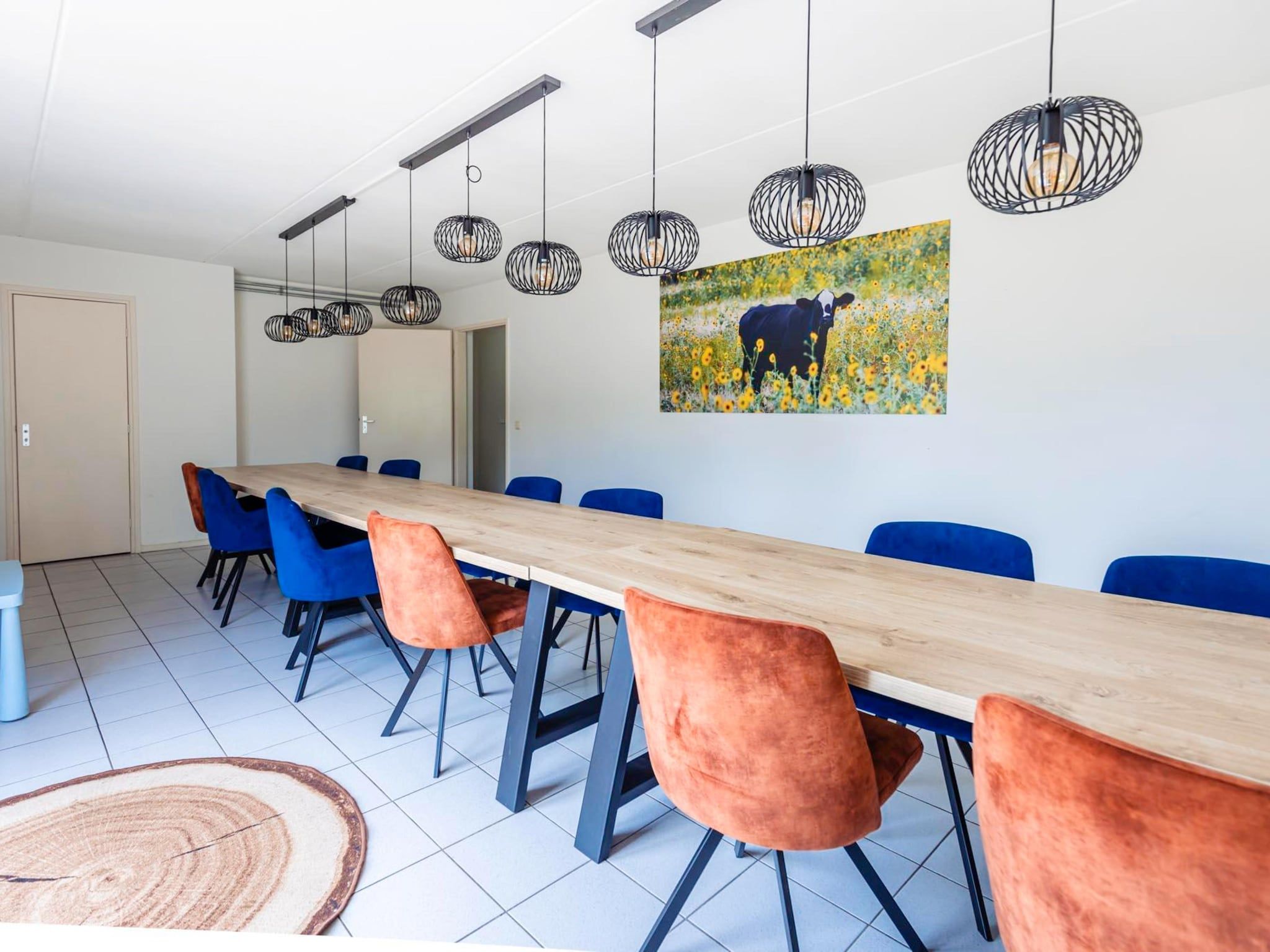 De eetkamer van 16 - Persons Family bungalow in Ewijk