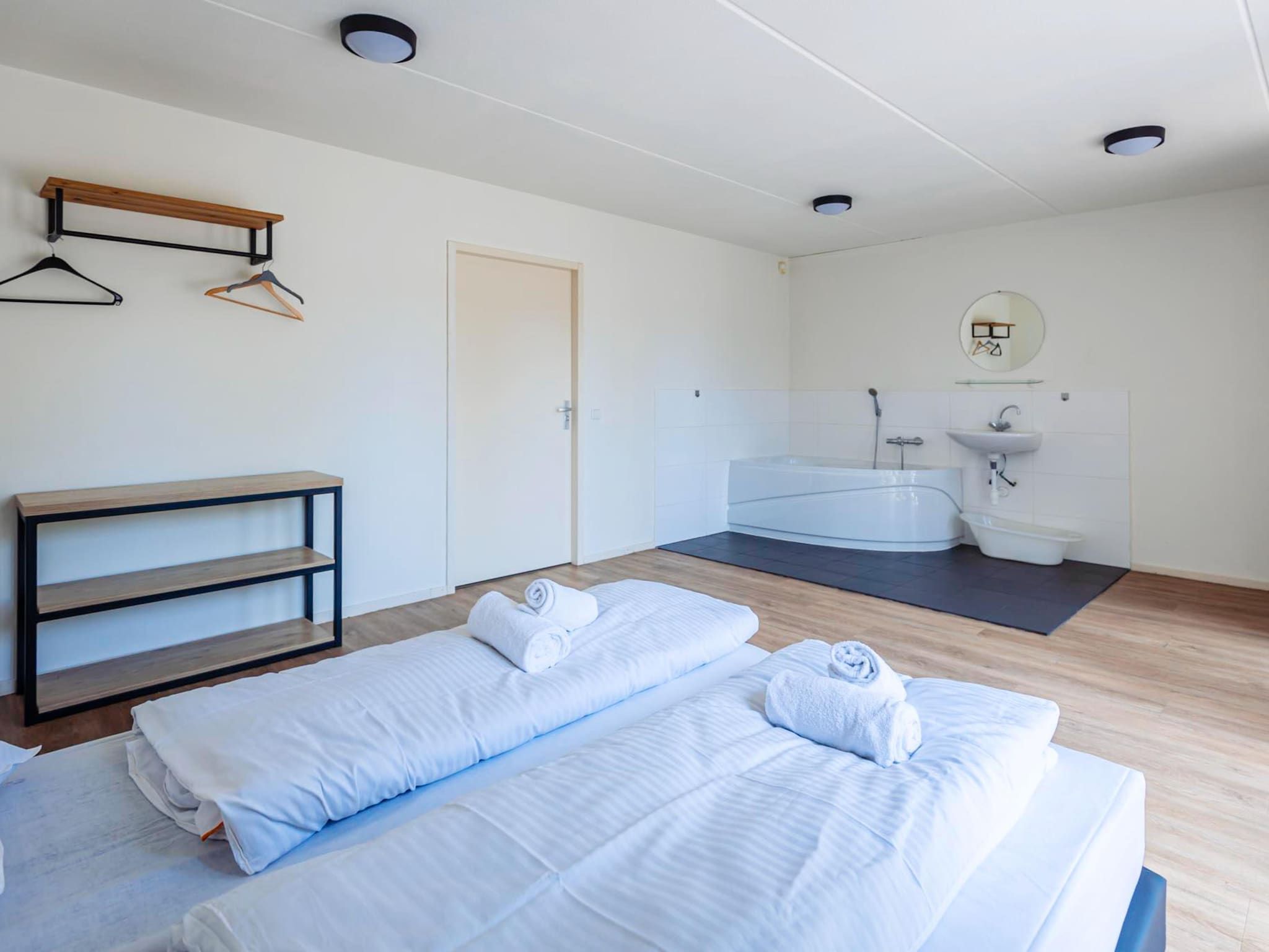 Een slaapkamer van 16 - Persons Family bungalow in Ewijk