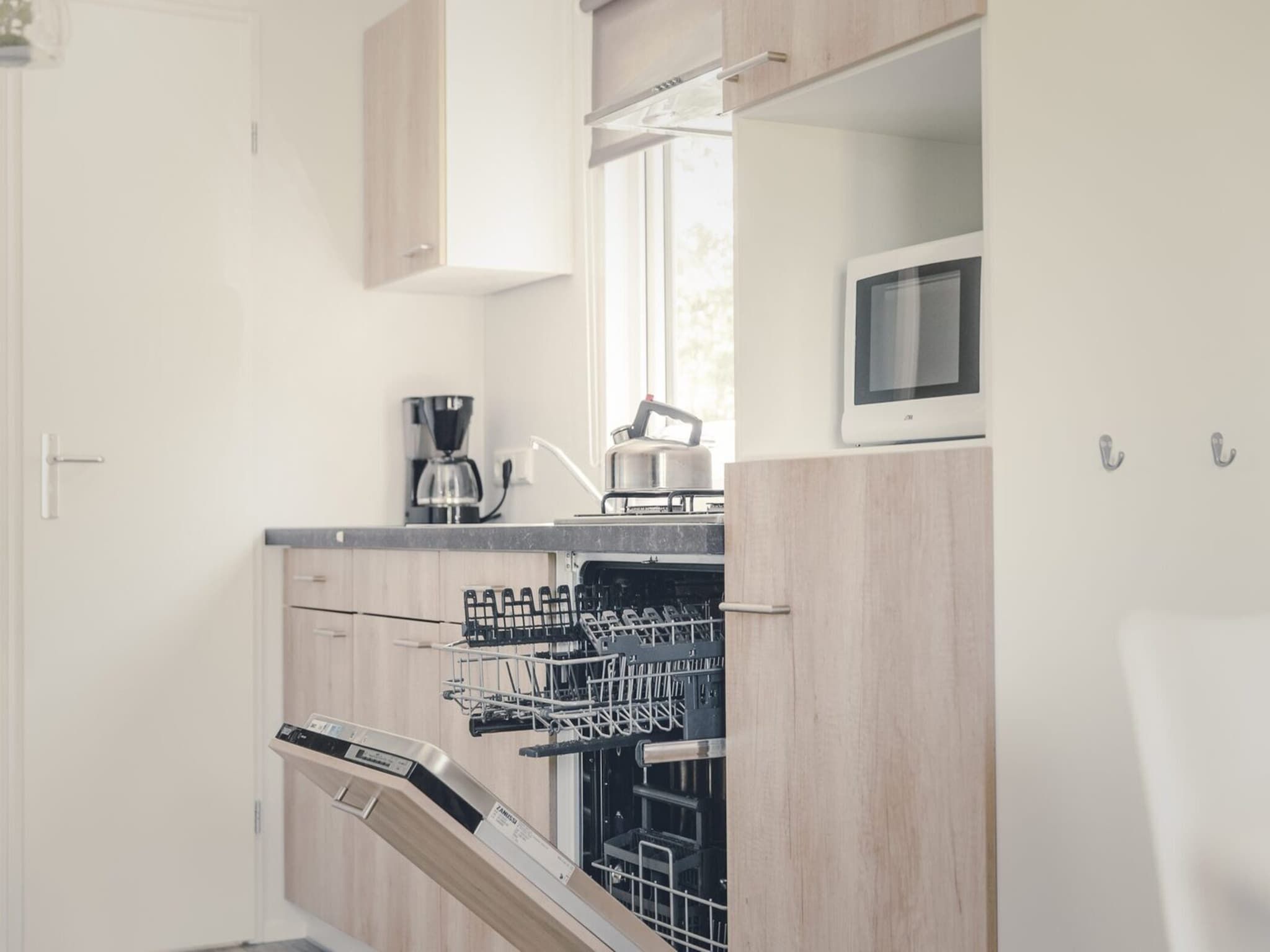 De keuken van Group accommodation (6x bungalette 5p with veranda). in Zuna