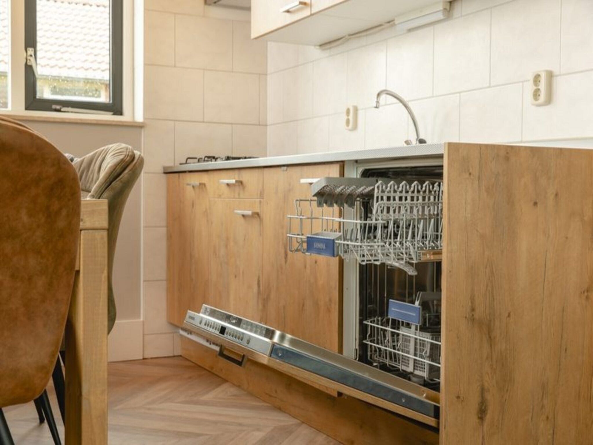 De keuken van Custom children's bungalow 'Farm' with hot bubble tub | 8 people in Zuna