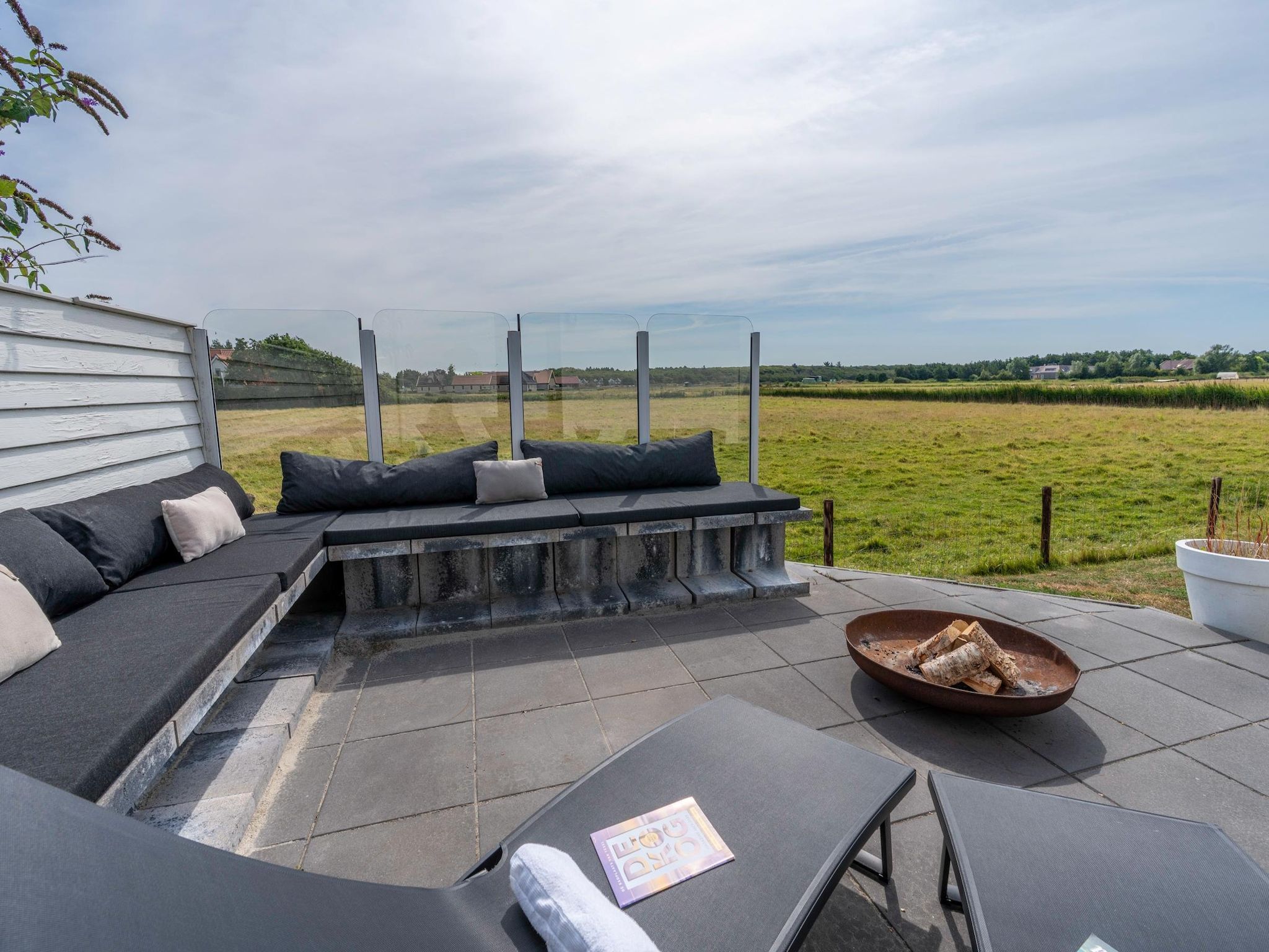 Het terras van Orchismient 17 in De Koog