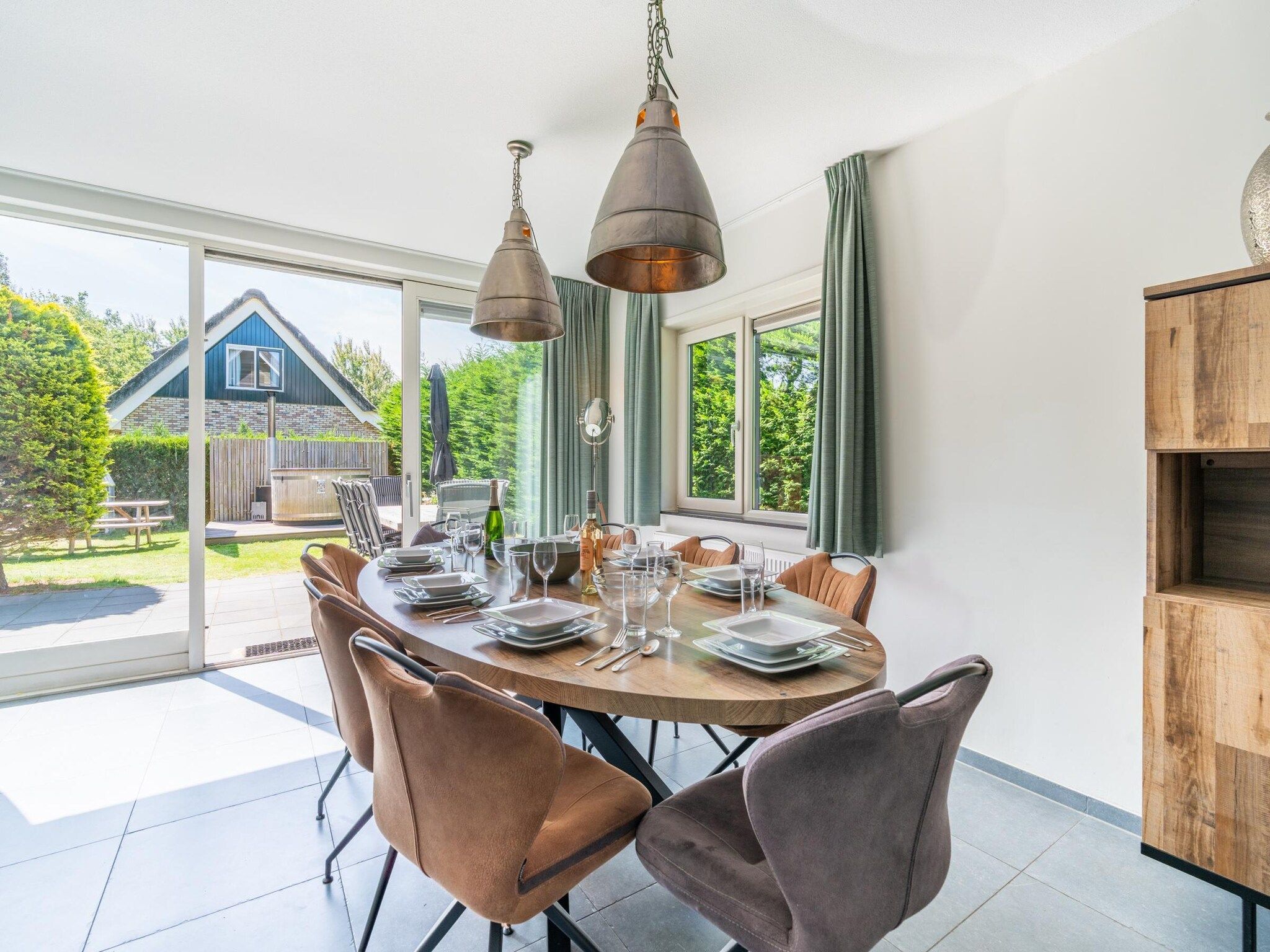 De eetkamer van Hoogelandt 126 in De Koog