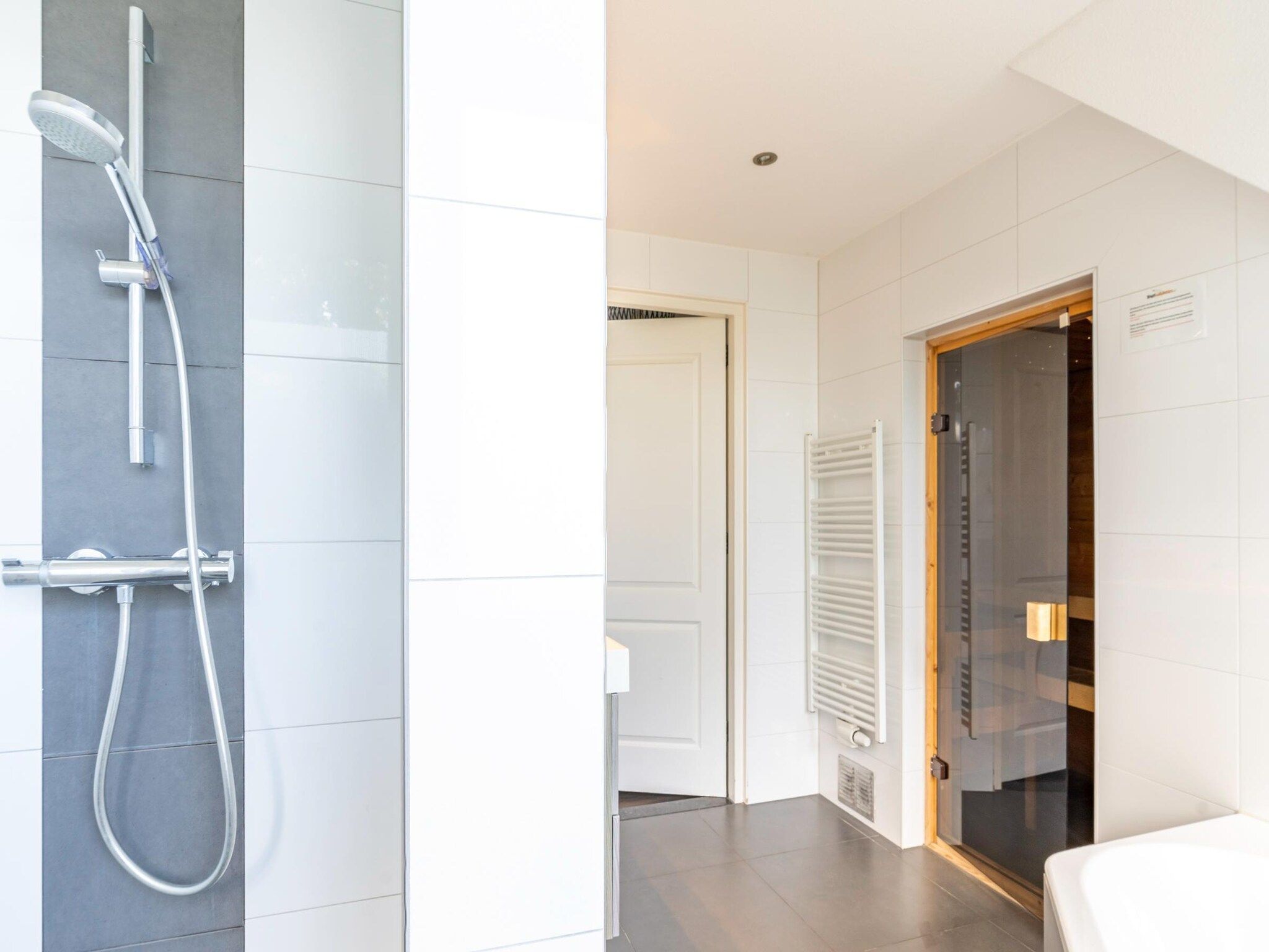 De badkamer van Hoogelandt 126 in De Koog