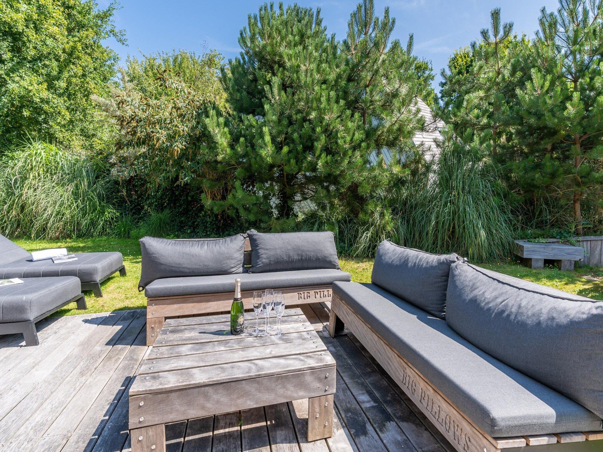 Het terras van Duynzoom 5 in De Koog