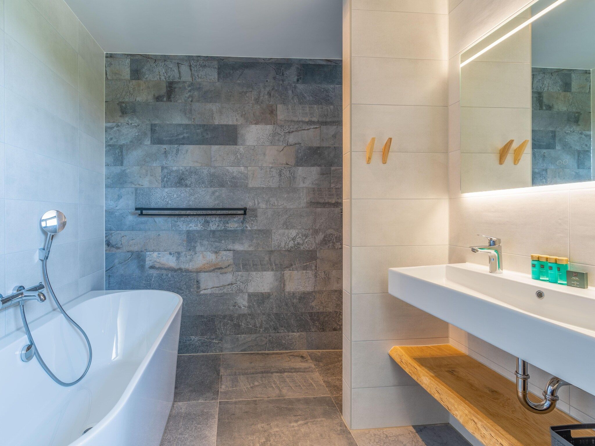 De badkamer van Waalburght 16 in De Waal