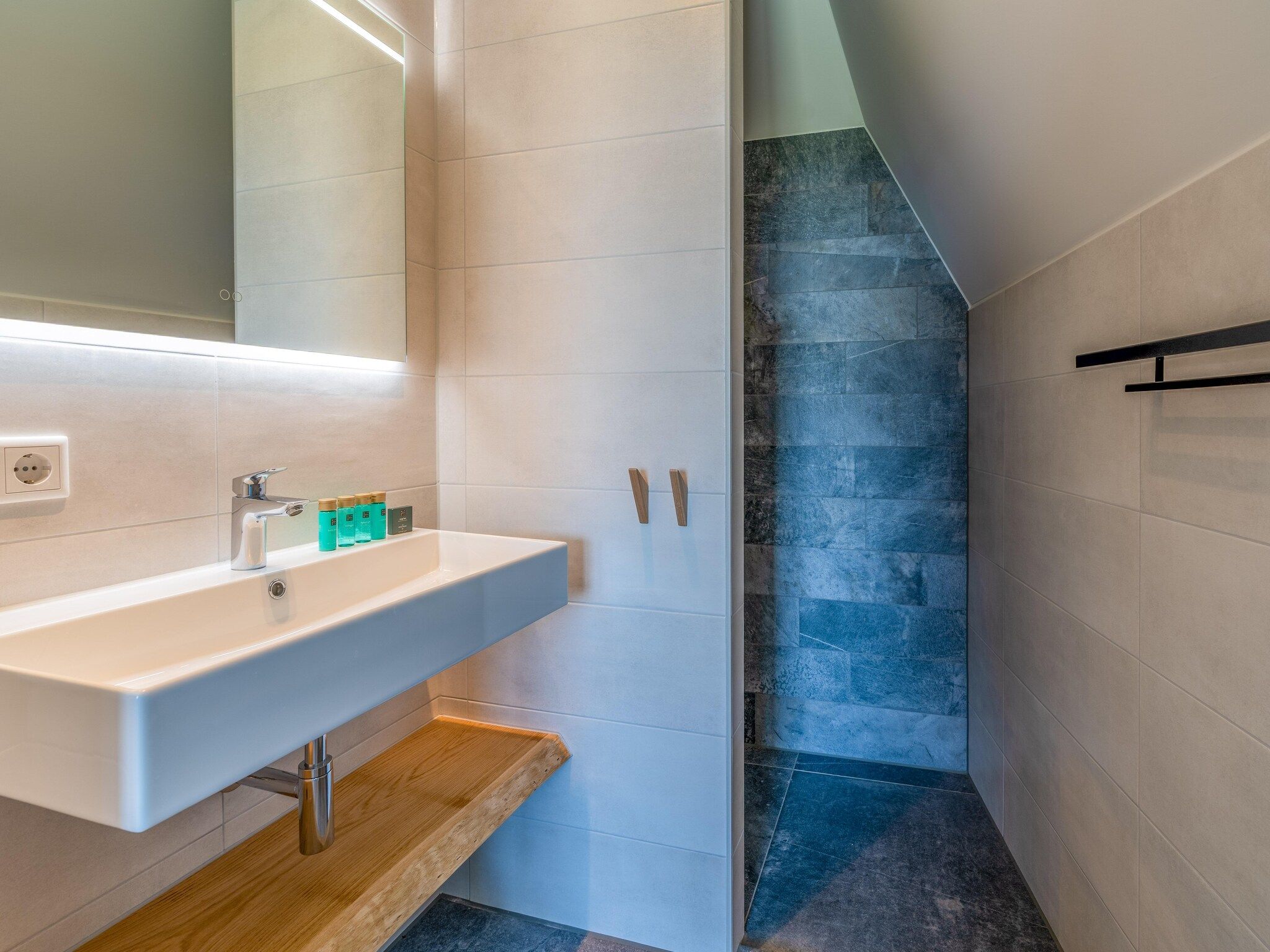 De badkamer van Waalburght 16 in De Waal