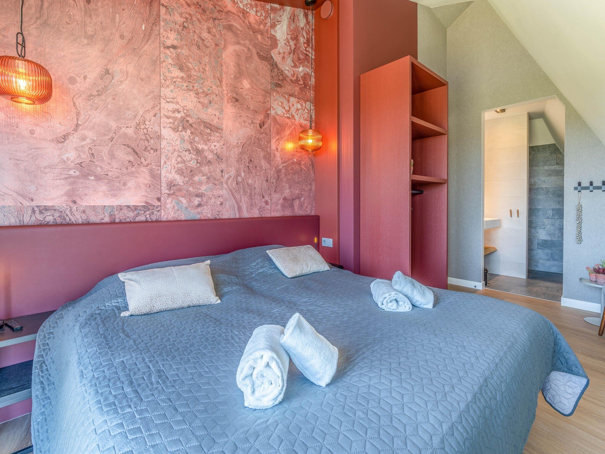 Een slaapkamer van Waalburght 16 in De Waal