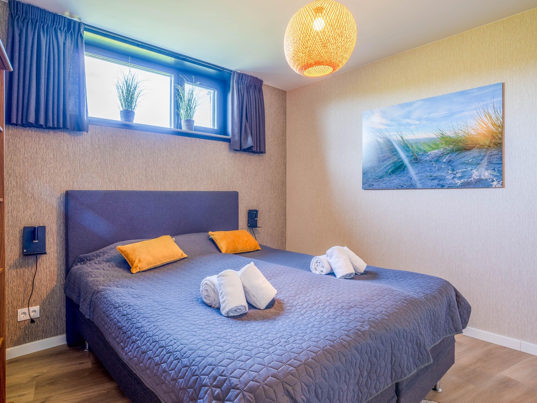 Een slaapkamer van Waalburght 24 in De Waal