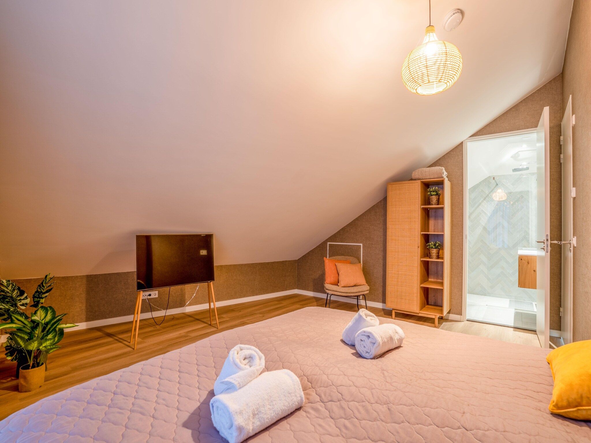 Een slaapkamer van Waalburght 24 in De Waal