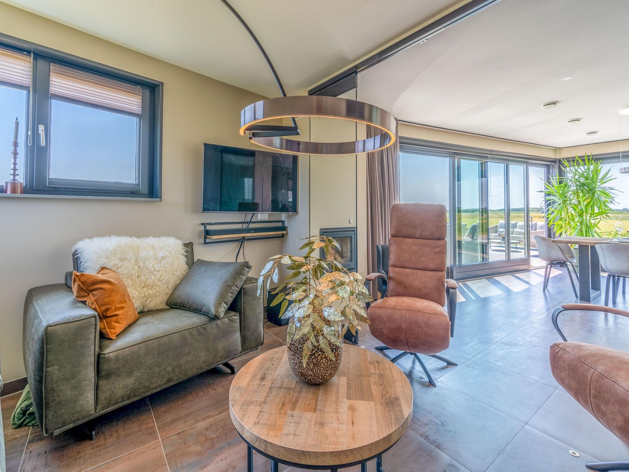 De woonkamer van Waalerburght 18 in De Waal