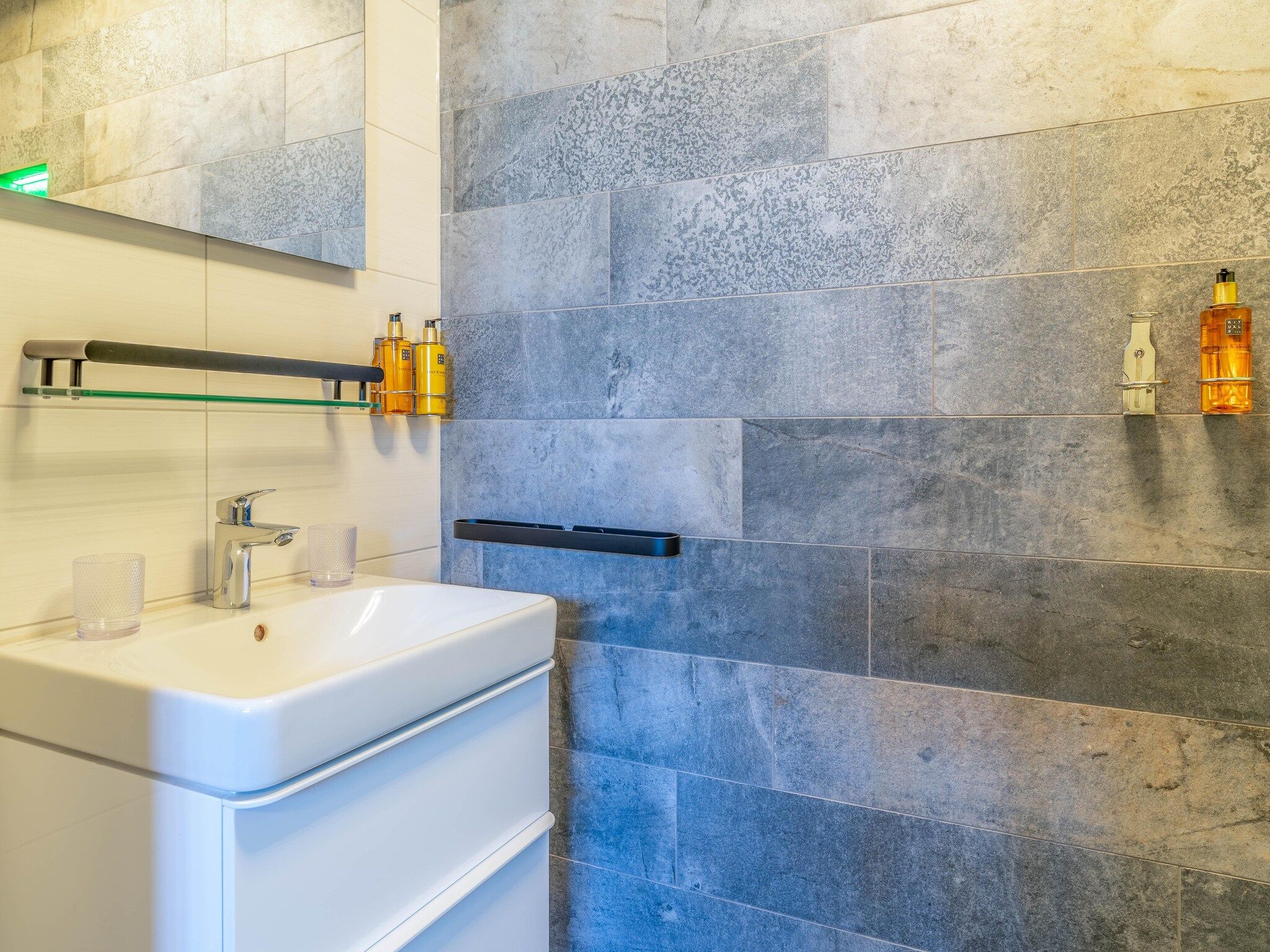 De badkamer van Waalerburght 18 in De Waal