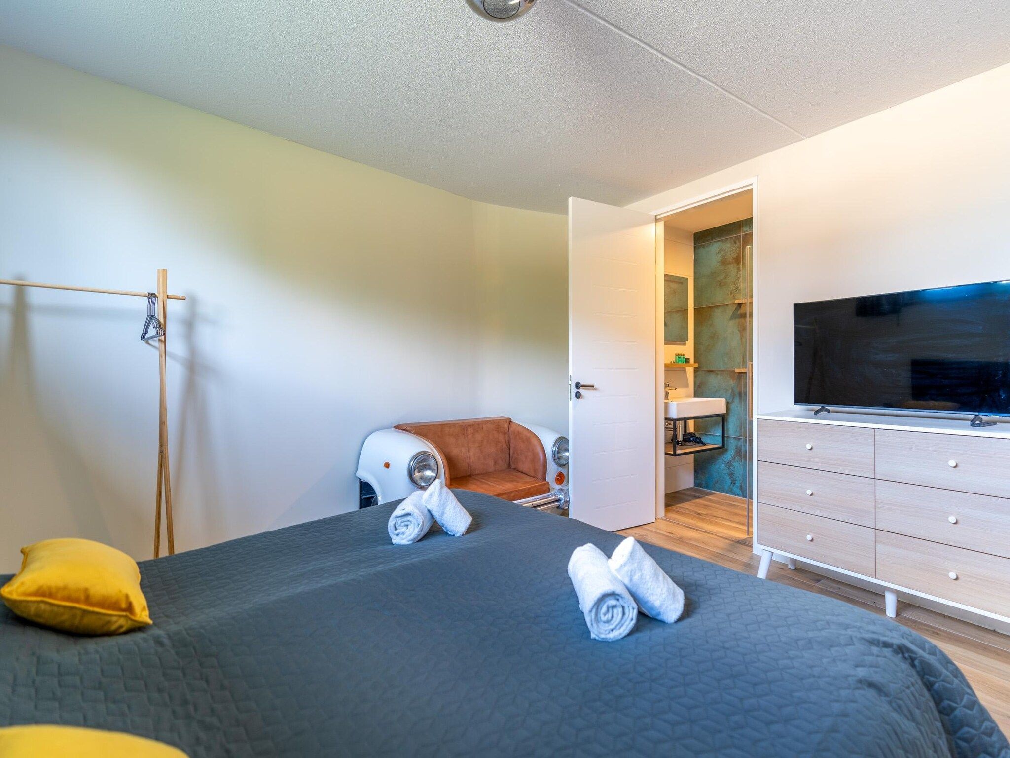 Een slaapkamer van Waalerburght 14 in De Waal